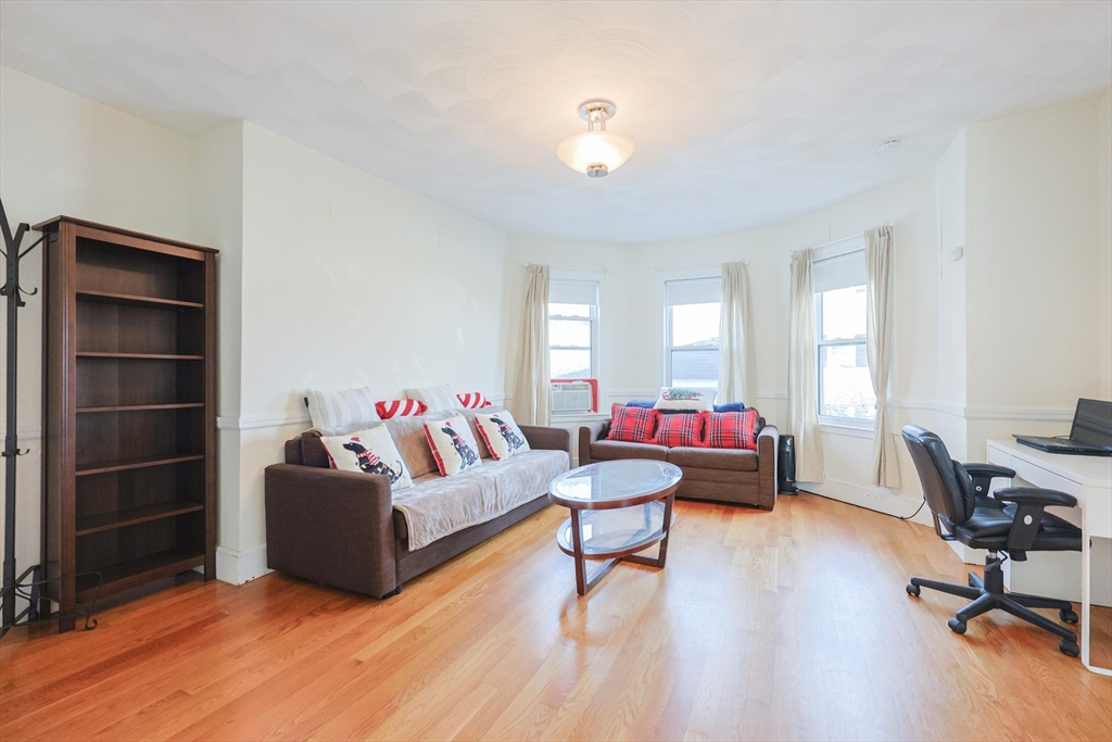 Quincy, Massachusetts, 02169, United States, 4 Bedrooms Bedrooms, ,2 BathroomsBathrooms,Residential,For Sale,2001960