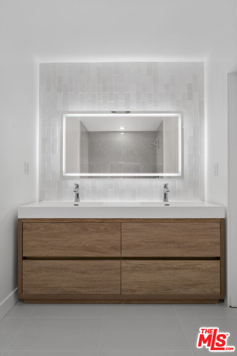 Los Angeles, California, 90046, United States, 3 Bedrooms Bedrooms, ,3 BathroomsBathrooms,Residential,For Sale,1838639