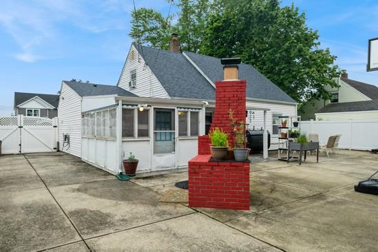 Levittown, New York, 11756, United States, 4 Bedrooms Bedrooms, ,1 BathroomBathrooms,Residential,For Sale,1892723