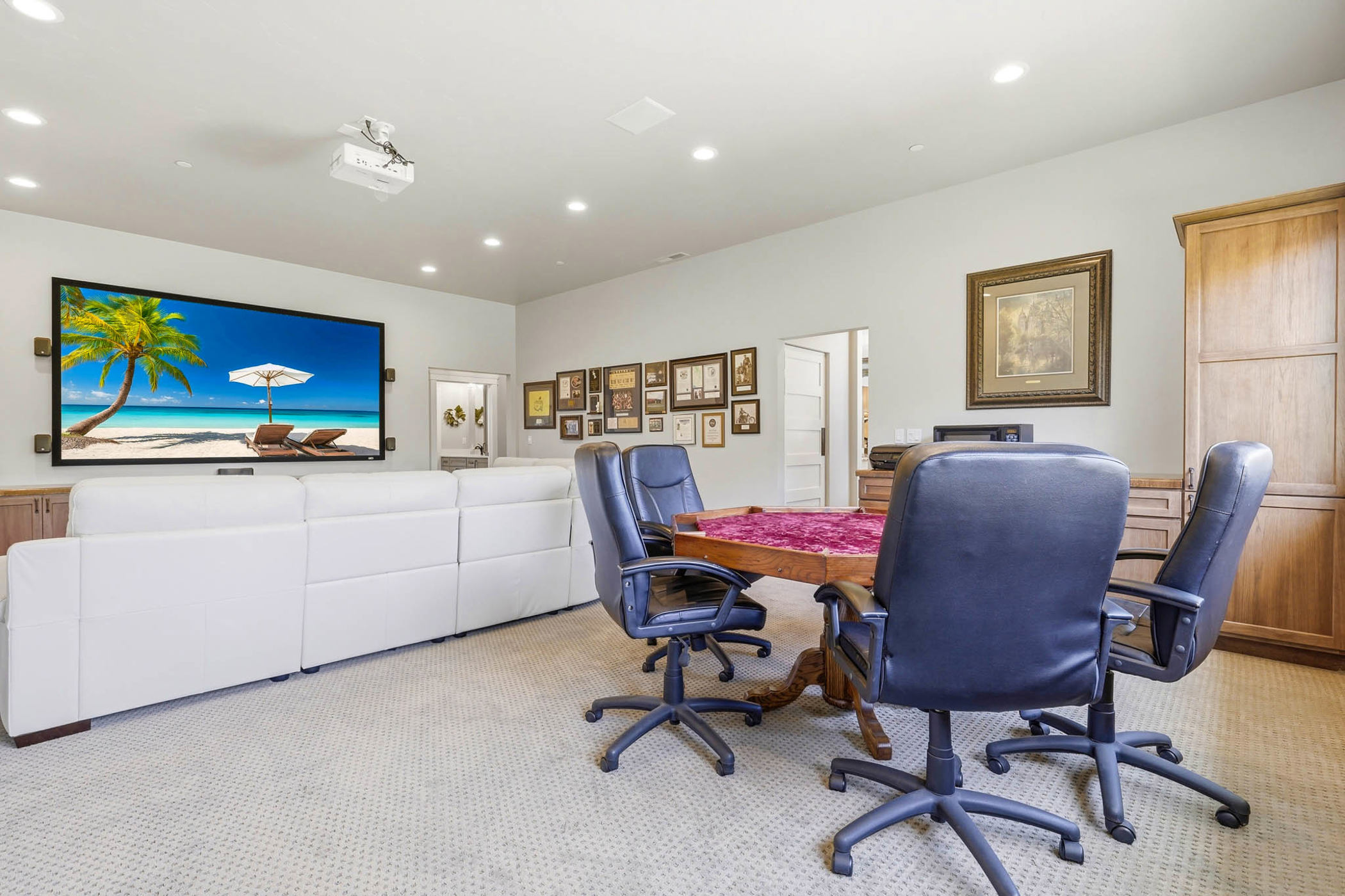  1.41 Acres, Attached Shop/ Workshop Room for Pool - 物件實景