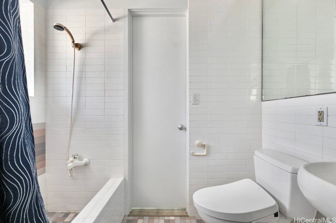 Honolulu, Hawaii, 96816, United States, 4 Bedrooms Bedrooms, ,3 BathroomsBathrooms,Residential,For Sale,1925969