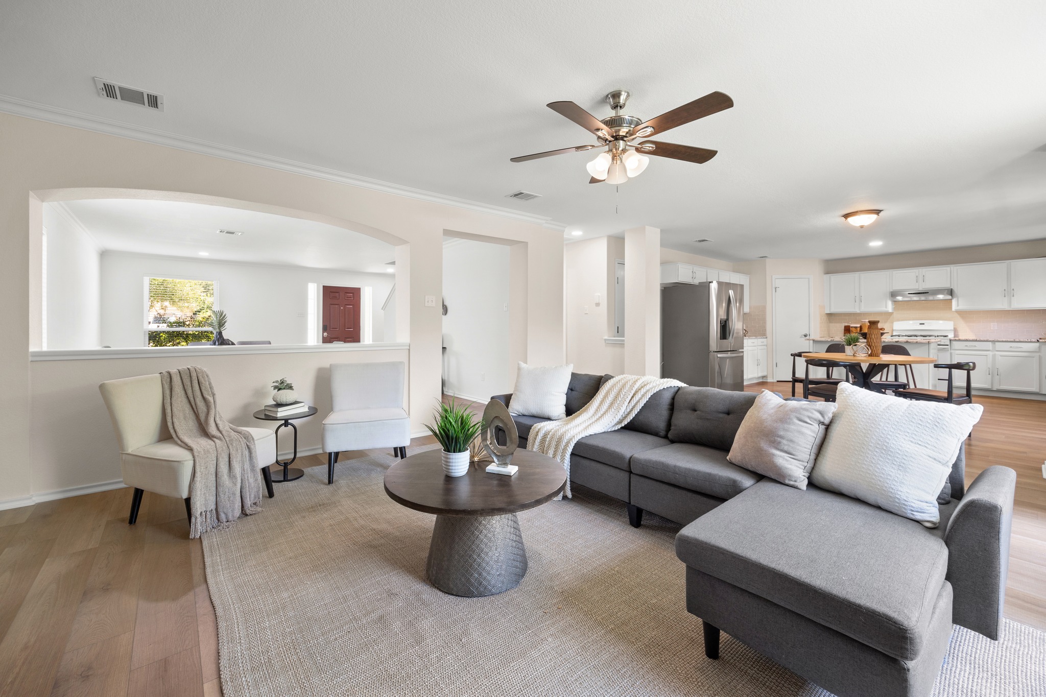  Updated home with pool in Round Rock - 物件實景