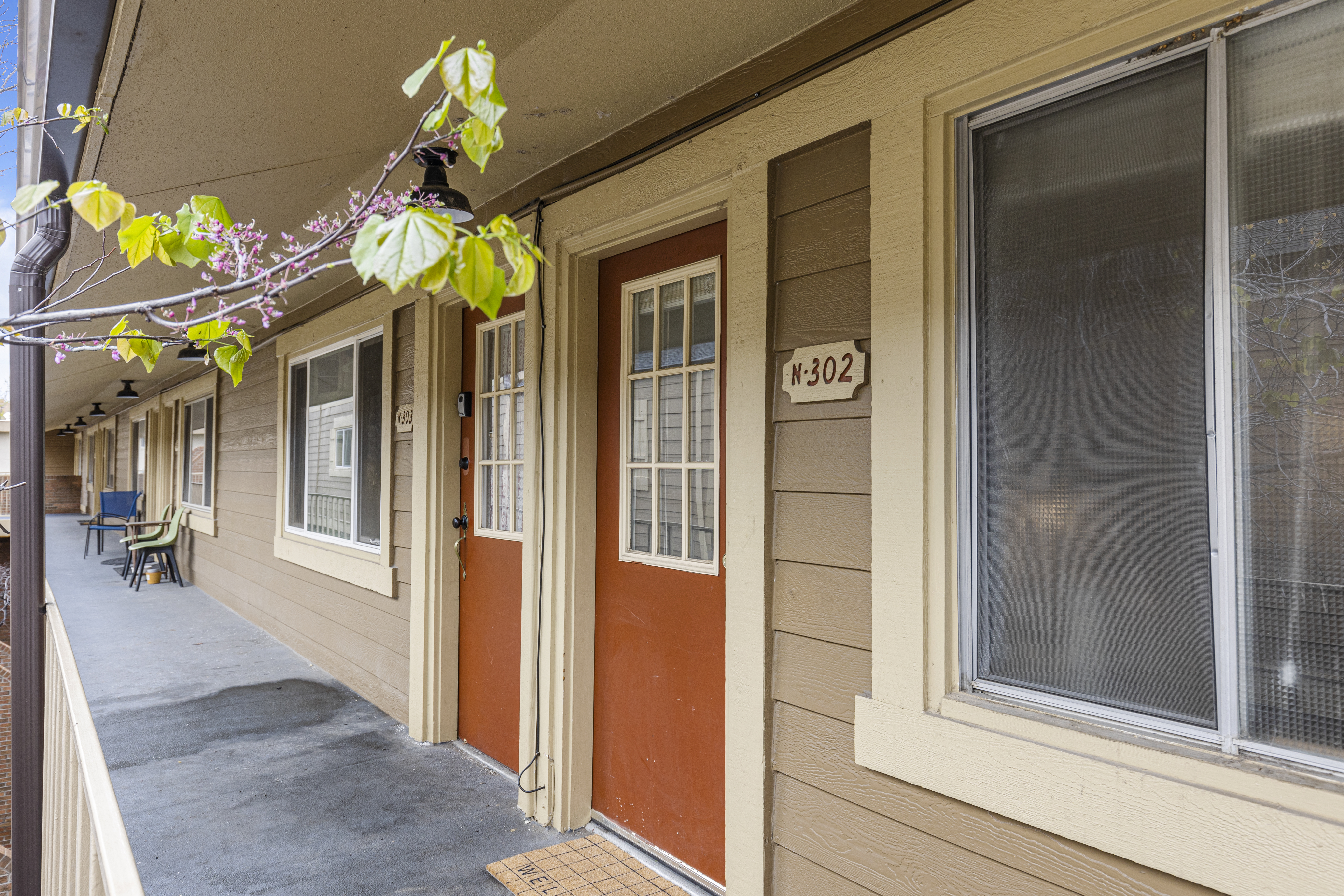  Bright top-floor condo designed for low-maintenance living - 物件實景