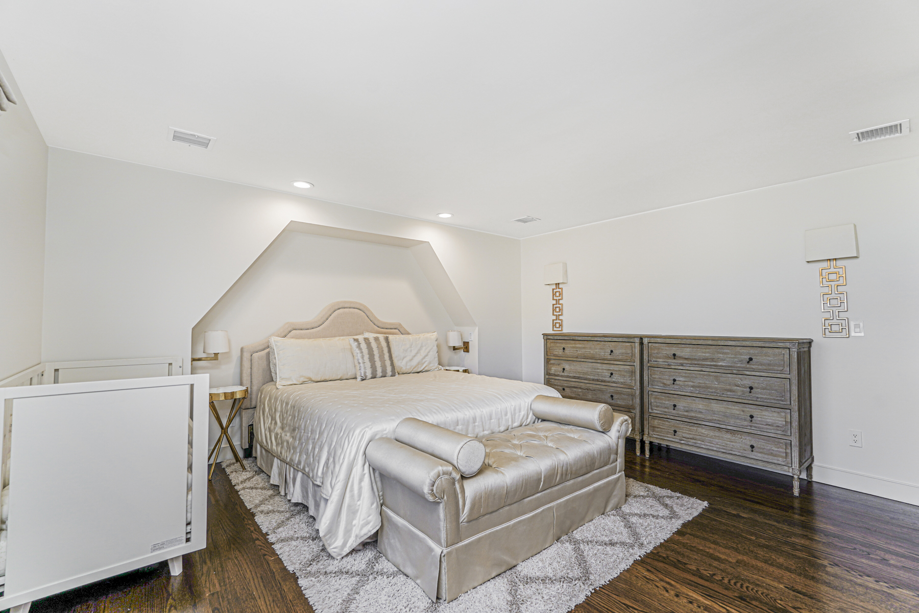 Staten Island, New York, 10304, United States, 4 Bedrooms Bedrooms, ,4 BathroomsBathrooms,Residential,For Sale,1949787