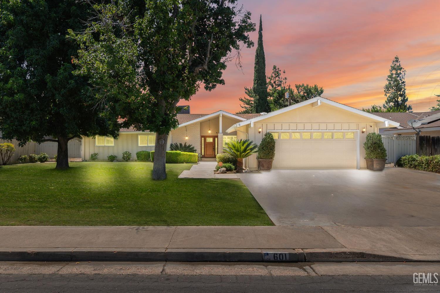 Bakersfield, California, 93309, United States, 3 Bedrooms Bedrooms, ,3 BathroomsBathrooms,Residential,For Sale,1882535