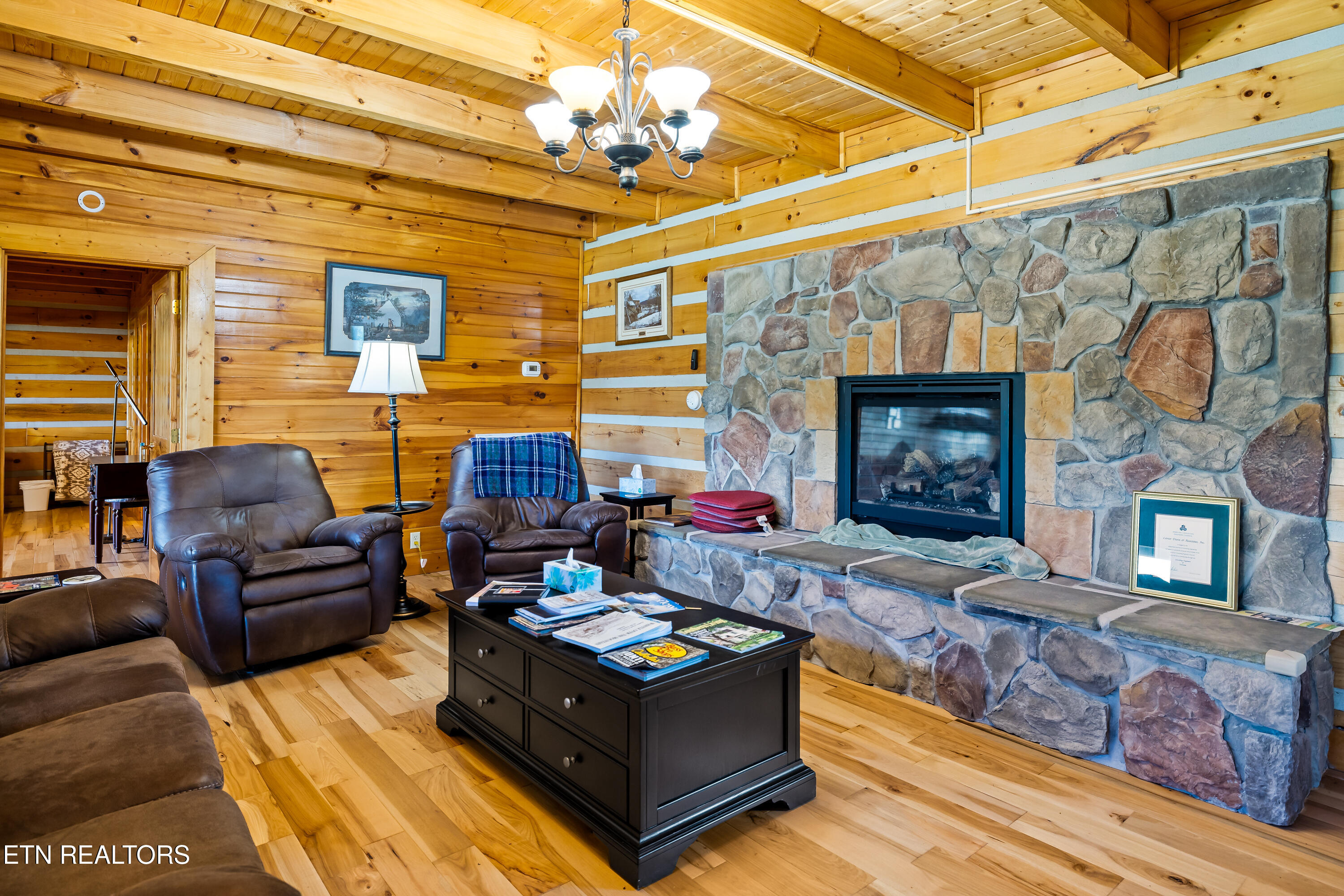Vonore, Tennessee, 37885, United States, 3 Bedrooms Bedrooms, ,4 BathroomsBathrooms,Residential,For Sale,2048933