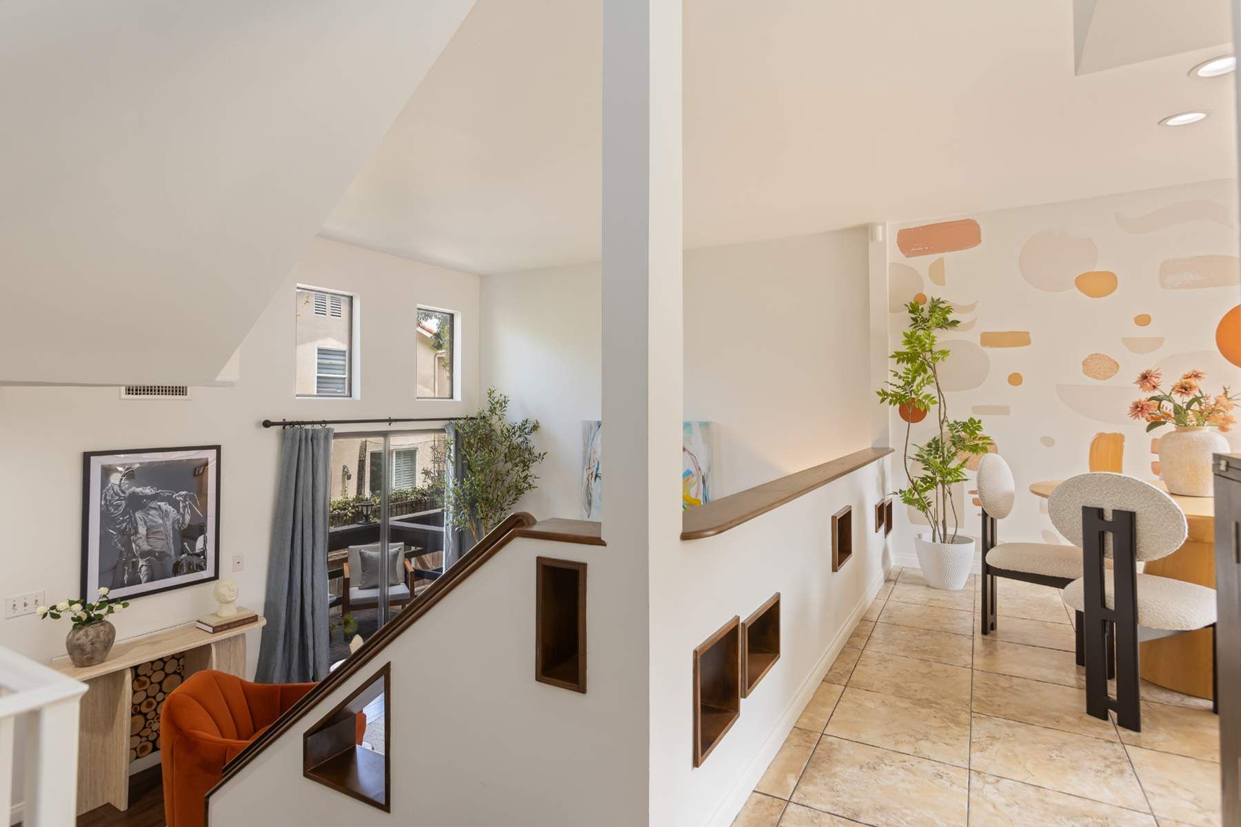  9131 Burnet Avenue, #5 - 物件實景