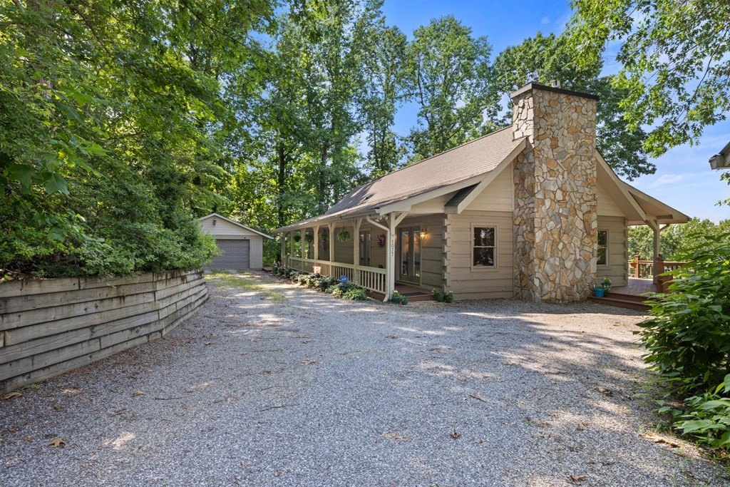 Hiawassee, Georgia, 30546, United States, 3 Bedrooms Bedrooms, ,3 BathroomsBathrooms,Residential,For Sale,1880461
