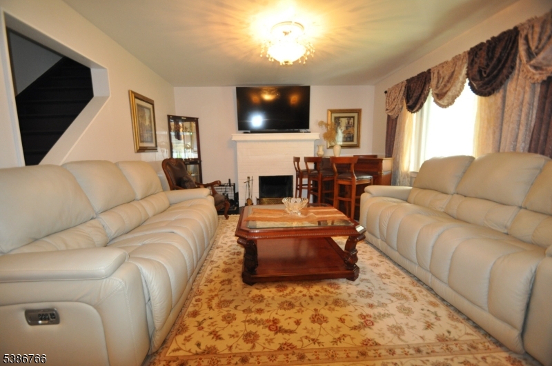 Burlington, Springfield Township`, New Jersey, 07081, United States, 4 Bedrooms Bedrooms, ,3 BathroomsBathrooms,Residential,For Sale,1979460