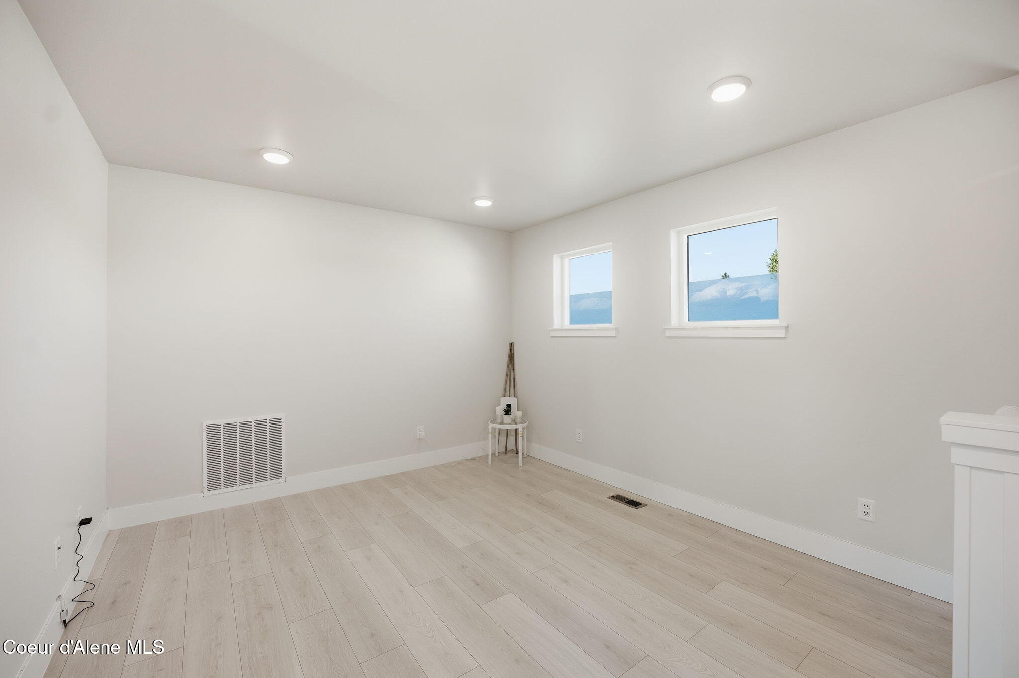 Hayden, Idaho, 83835, United States, 3 Bedrooms Bedrooms, ,3 BathroomsBathrooms,Residential,For Sale,1980507