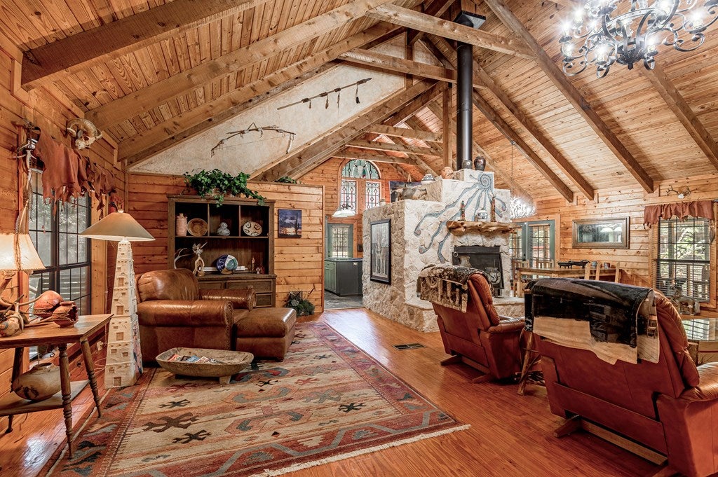 Nacogdoches, Texas, 75964, United States, 3 Bedrooms Bedrooms, ,2 BathroomsBathrooms,Residential,For Sale,1753235