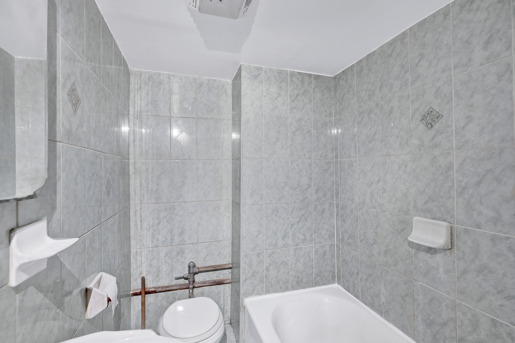 Brooklyn, New York, 11234, United States, 3 Bedrooms Bedrooms, ,2 BathroomsBathrooms,Residential,For Sale,1974509