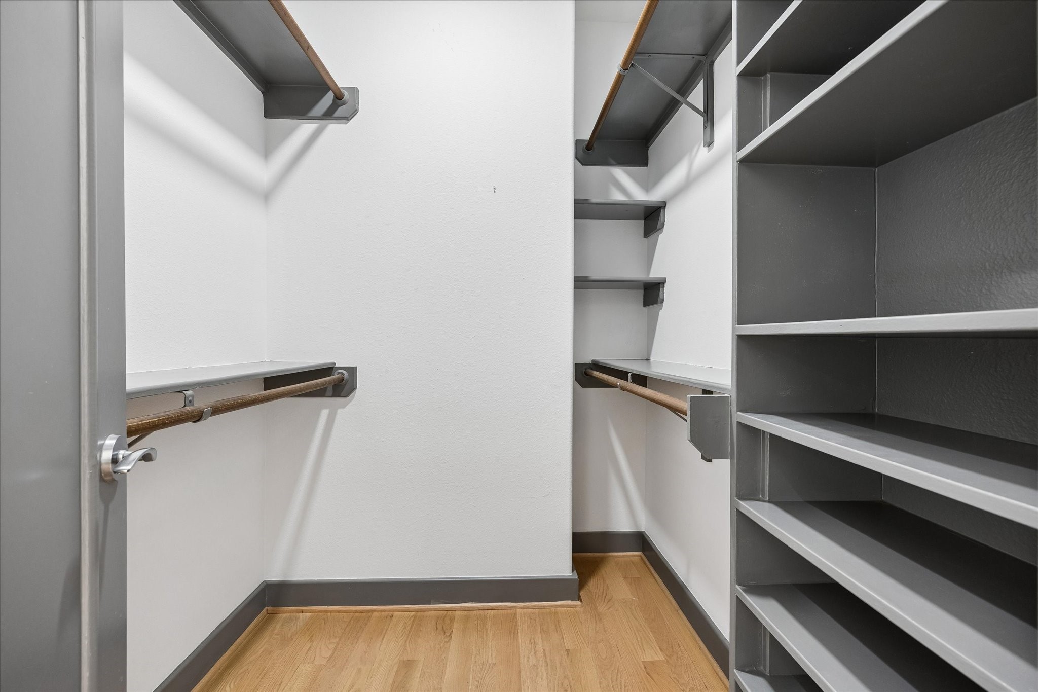  6406 Rodrigo Street B - 物件實景