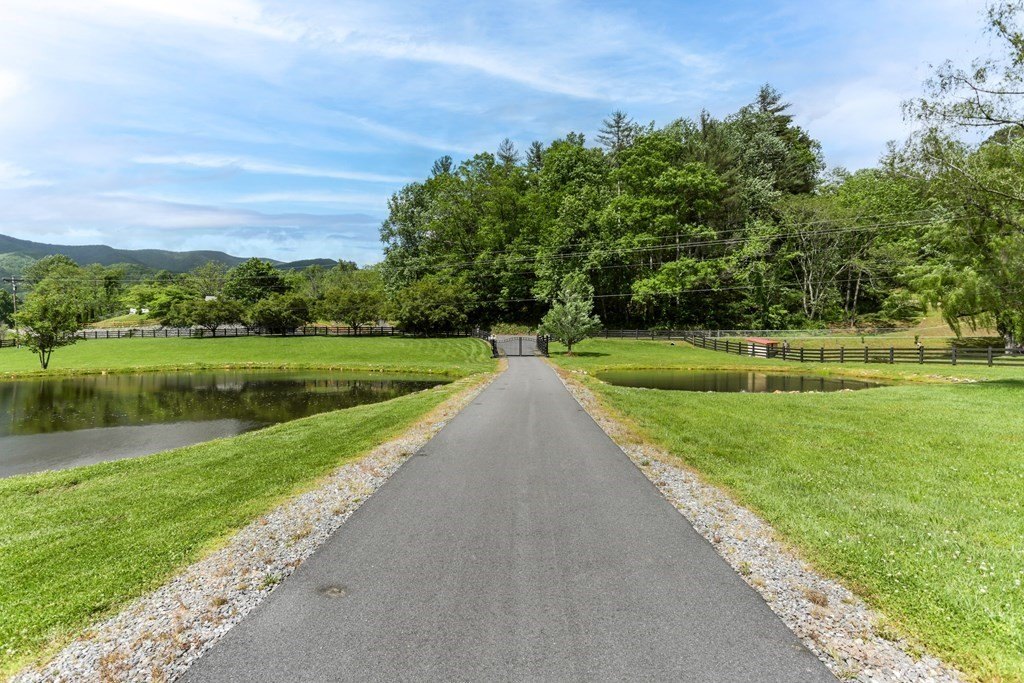 Hayesville, North Carolina, 28904, United States, 4 Bedrooms Bedrooms, ,4 BathroomsBathrooms,Residential,For Sale,1879650