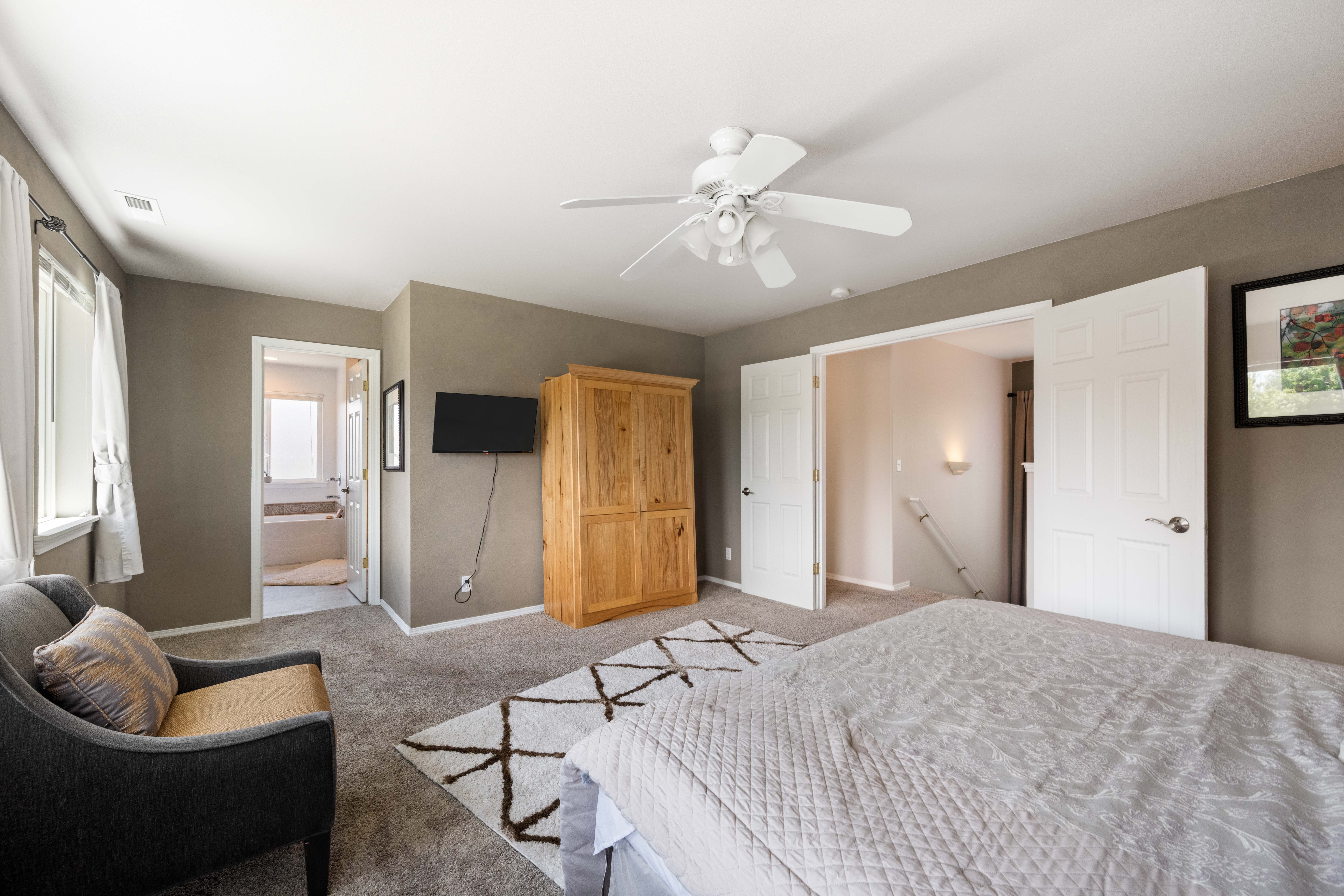 4+ Bedrooms with 3 car garage in Creekstone - 物件實景