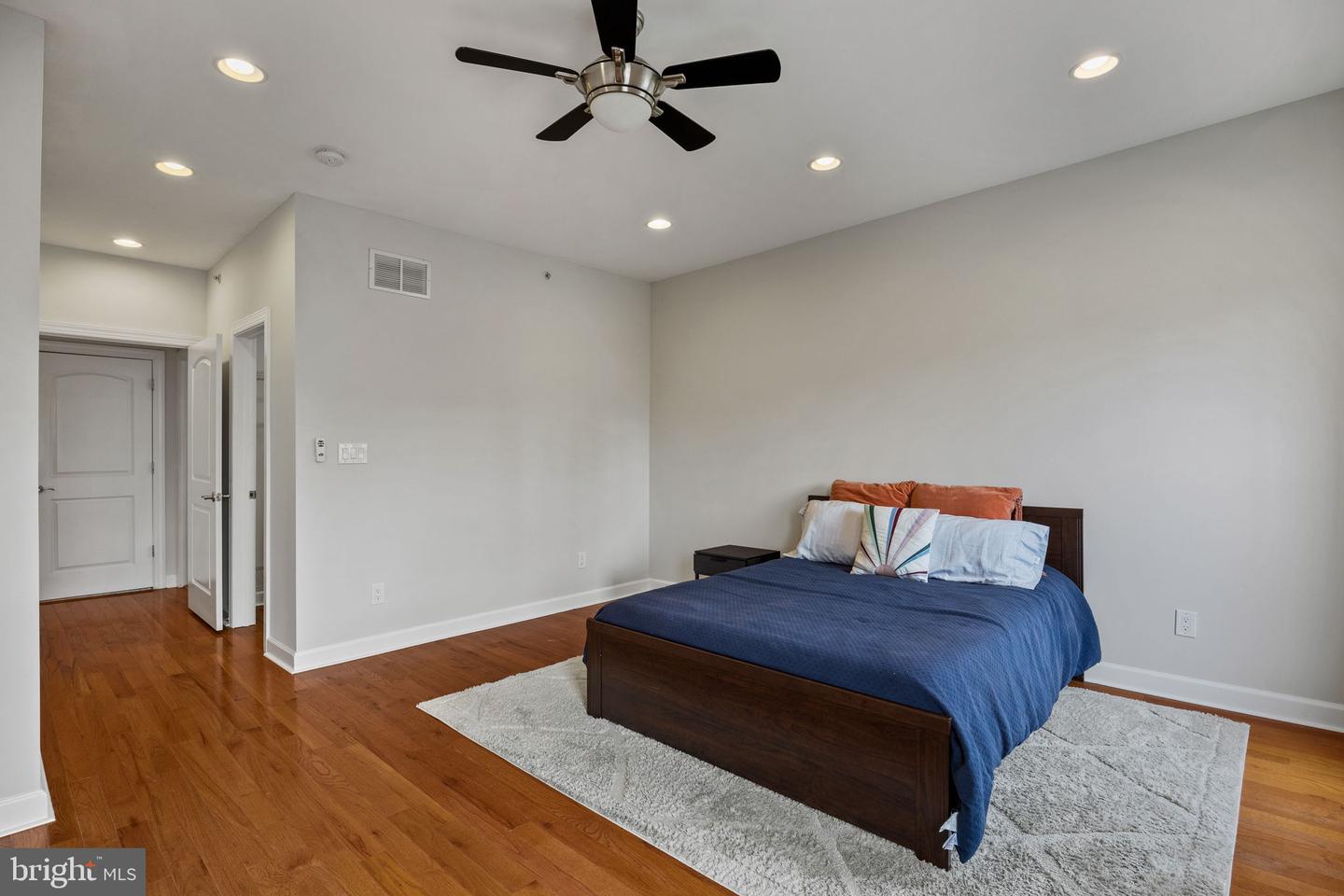 Philadelphia, Pennsylvania, 19146, United States, 3 Bedrooms Bedrooms, ,2 BathroomsBathrooms,Residential,For Sale,1949771