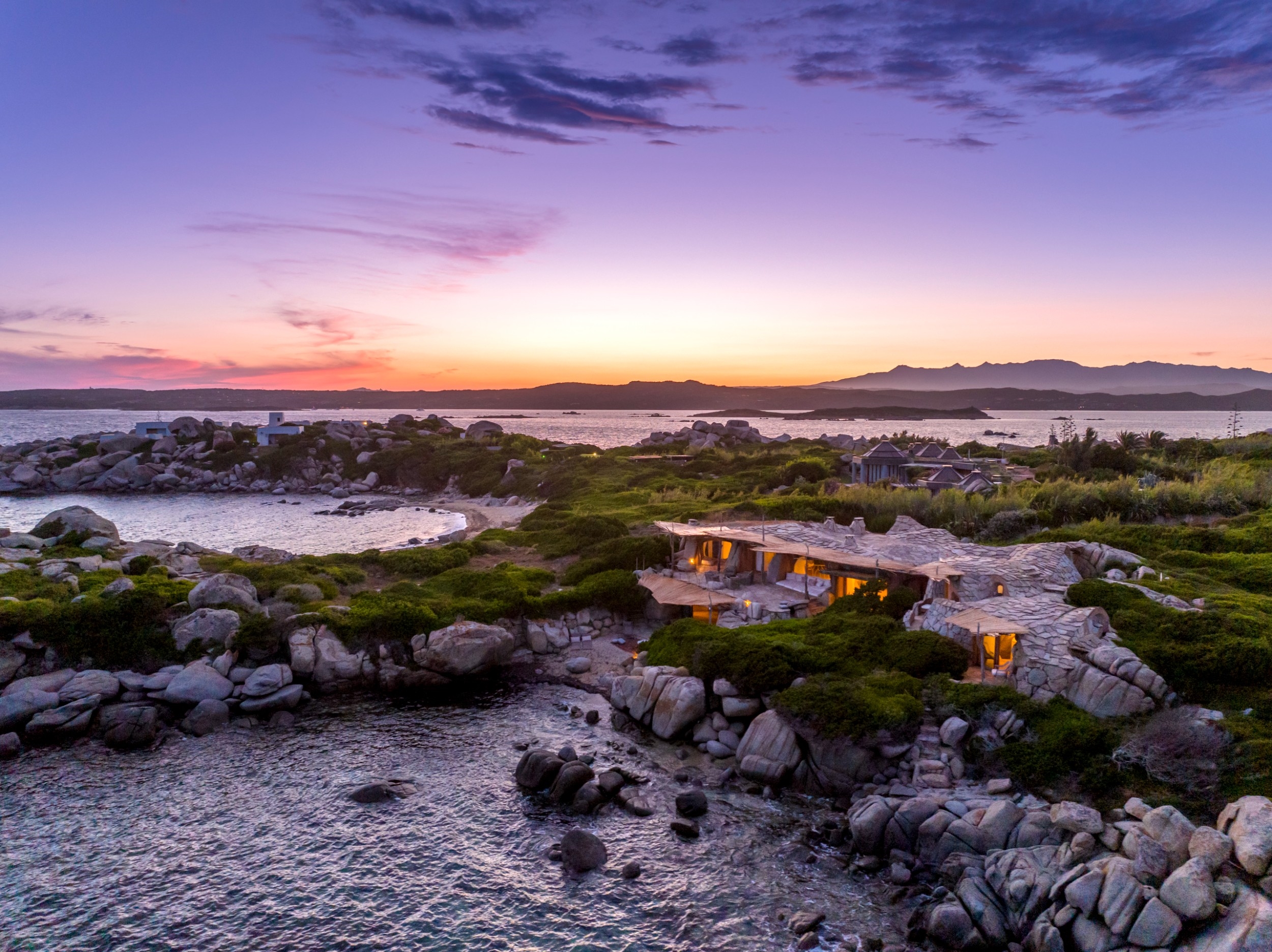 For sale : Waterfront property for sale - Private cove - Designed by Savin Coue… - 物件實景