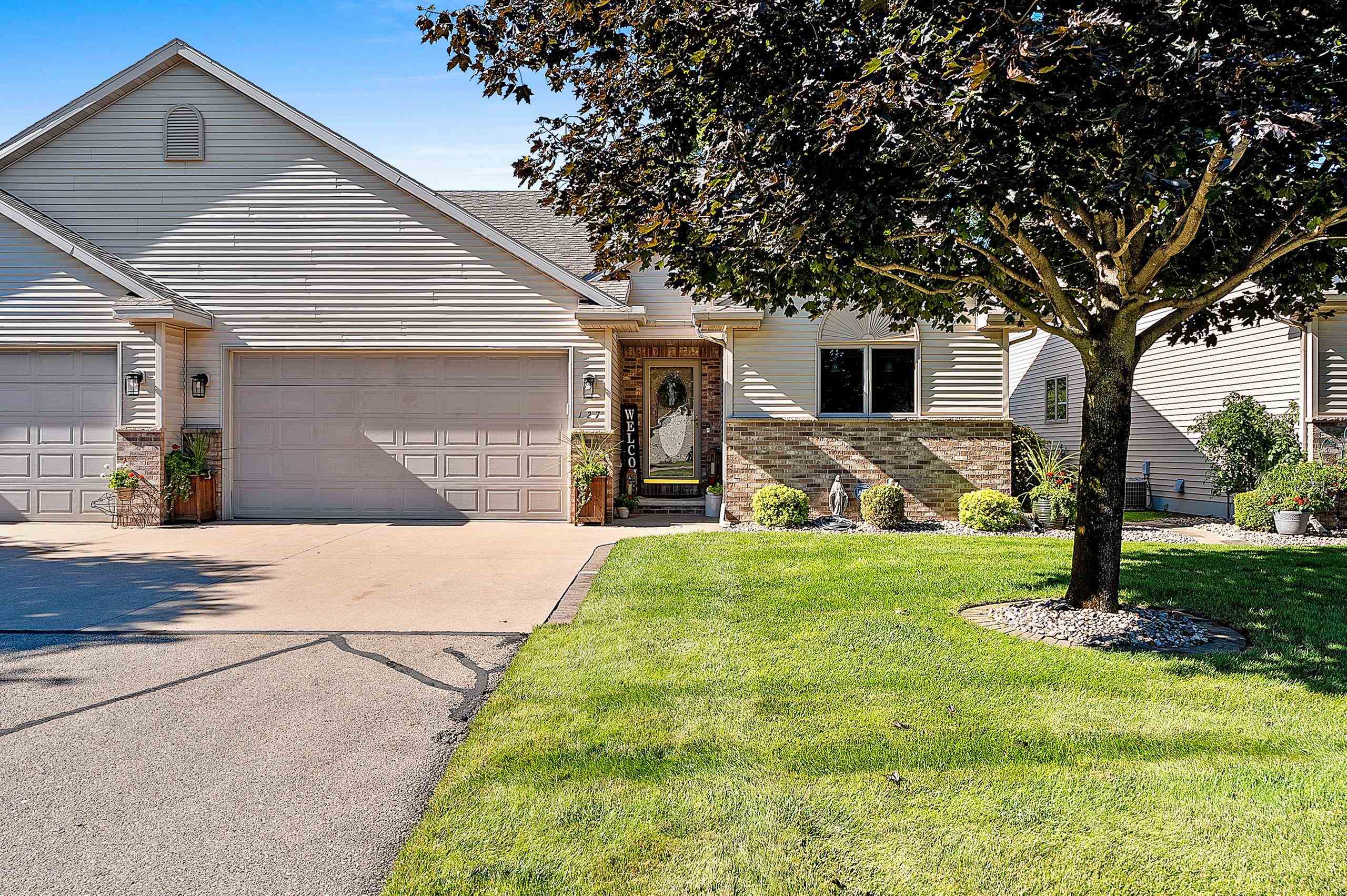SHAWANO, Wisconsin, 54166, United States, 3 Bedrooms Bedrooms, ,3 BathroomsBathrooms,Residential,For Sale,1940998