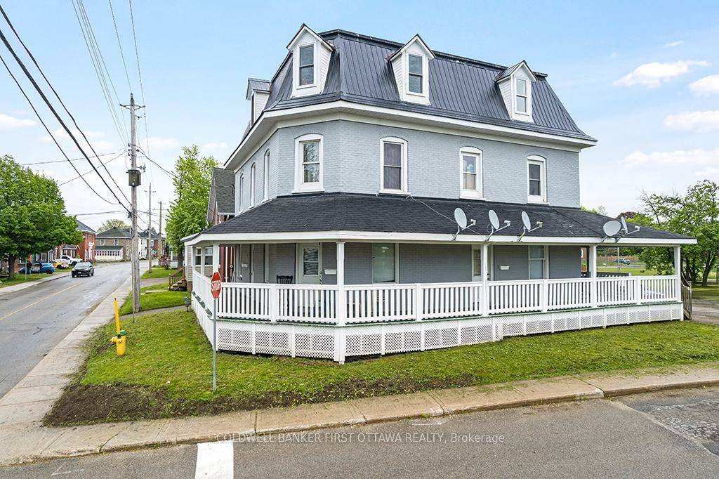 SMITHS FALLS, Ontario, K7A 2Z5, CA, 8 Bedrooms Bedrooms, ,Residential,For Sale,1866562