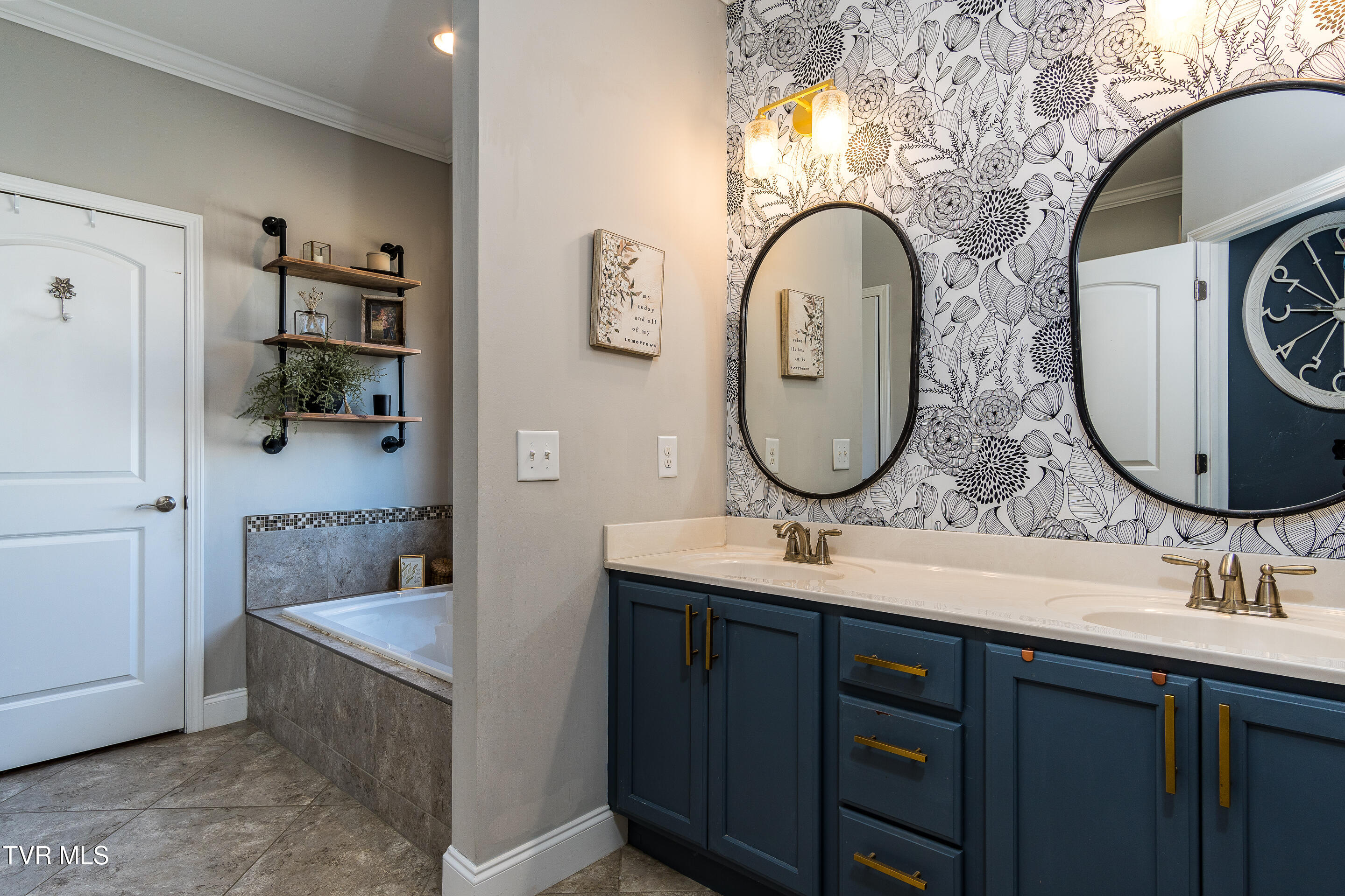 Piney Flats, Tennessee, 37686, United States, 4 Bedrooms Bedrooms, ,4 BathroomsBathrooms,Residential,For Sale,1988527