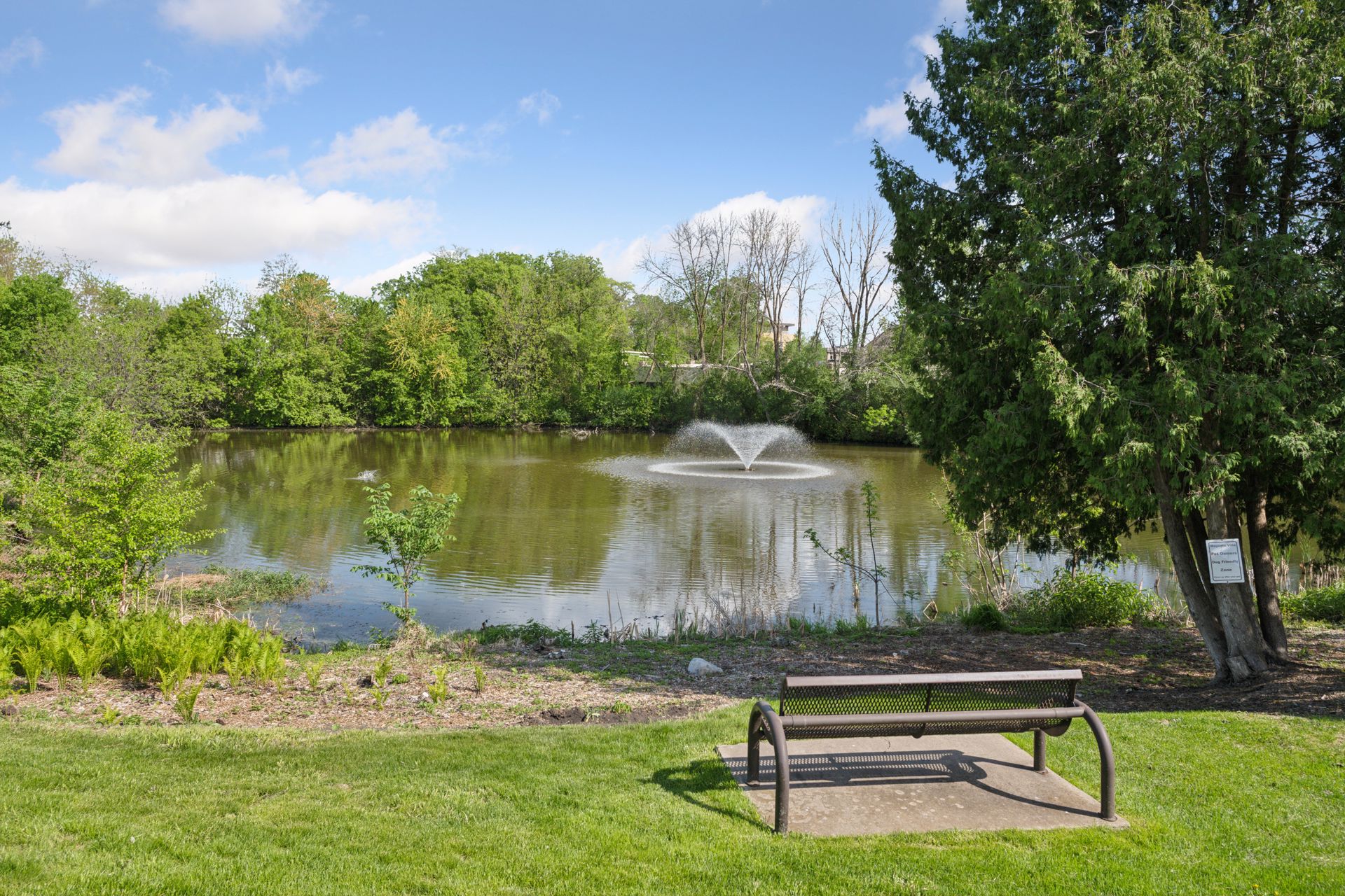  Second-Floor Wayzata Villas Condo with Beautiful Pond Views - 物件實景