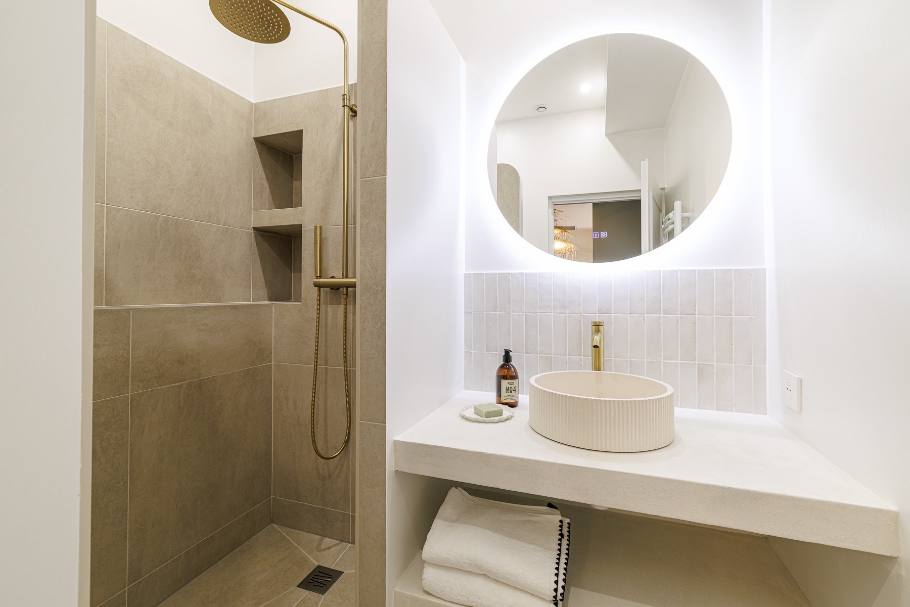  Nice Port 2 bedroom apartment 51 sqm renovated investment property near tramway… - 物件實景