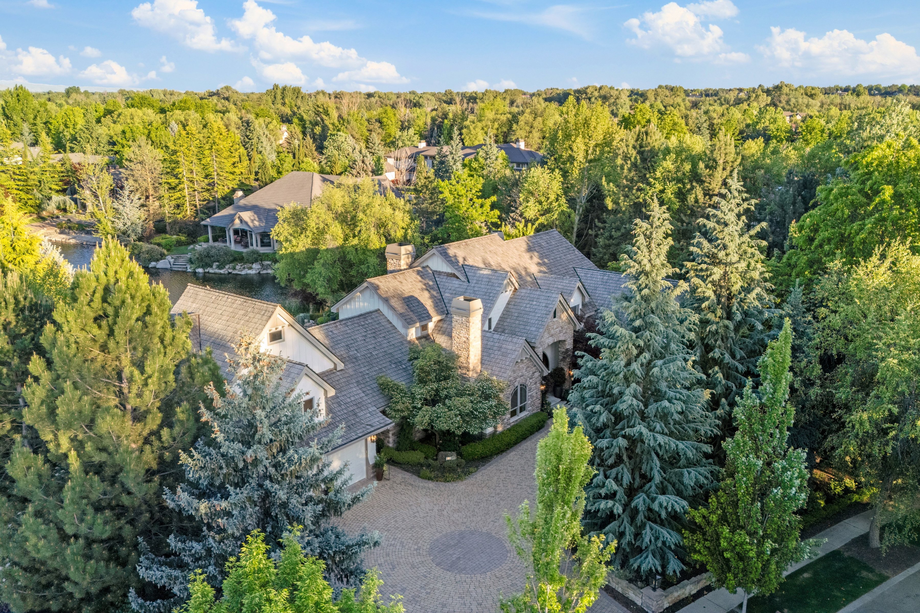  Gated Waterfront Luxury in Eagle’s Prestigious Pointe at Two Rivers - 物件實景