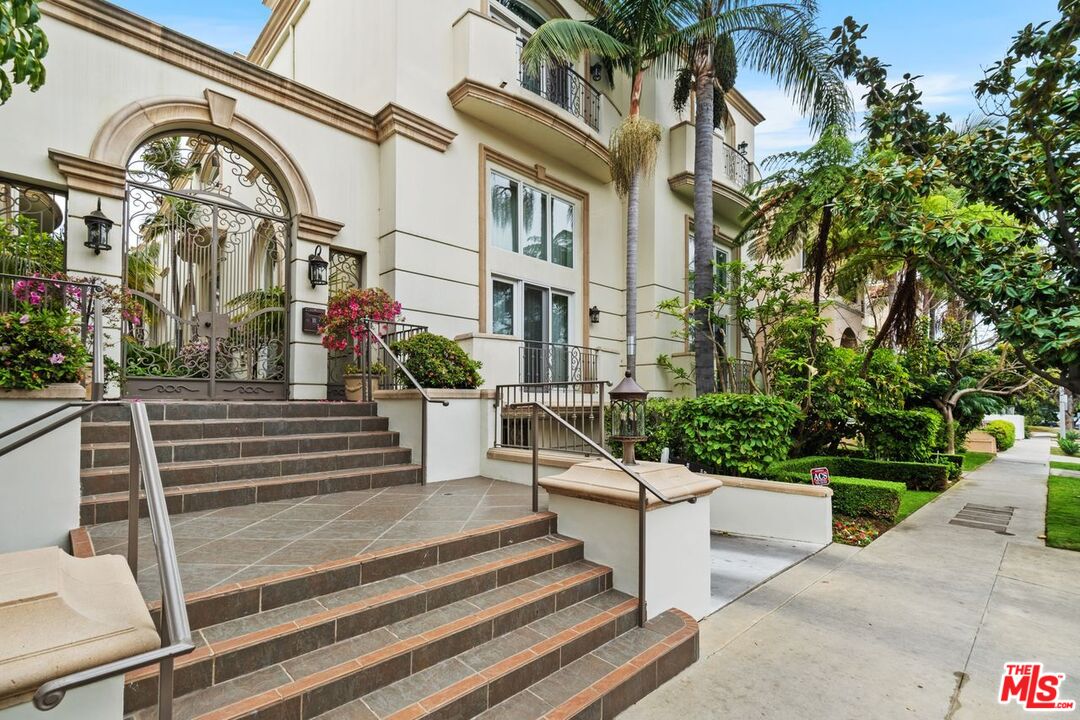 Los Angeles, California, 90049, United States, 4 Bedrooms Bedrooms, ,5 BathroomsBathrooms,Residential,For Sale,1840692