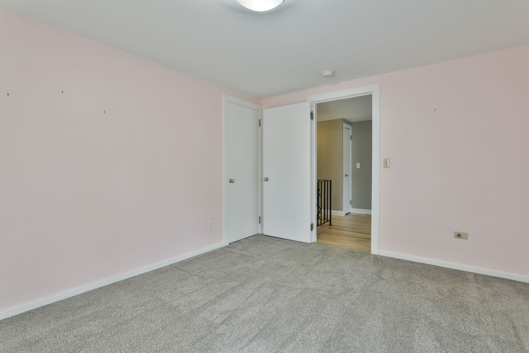 Manchester, New Hampshire, 03104, United States, 3 Bedrooms Bedrooms, ,2 BathroomsBathrooms,Residential,For Sale,1975563