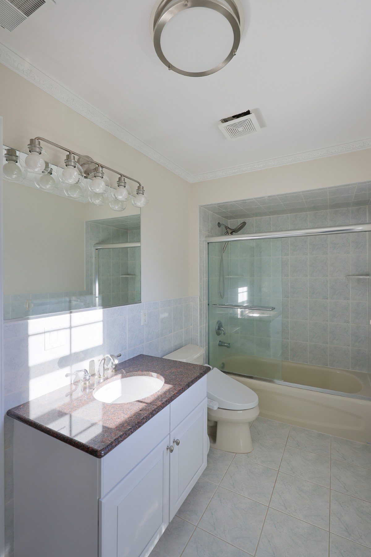  Impressive Seven Bedroom Colonial Offer Privacy and Practicality - 物件實景