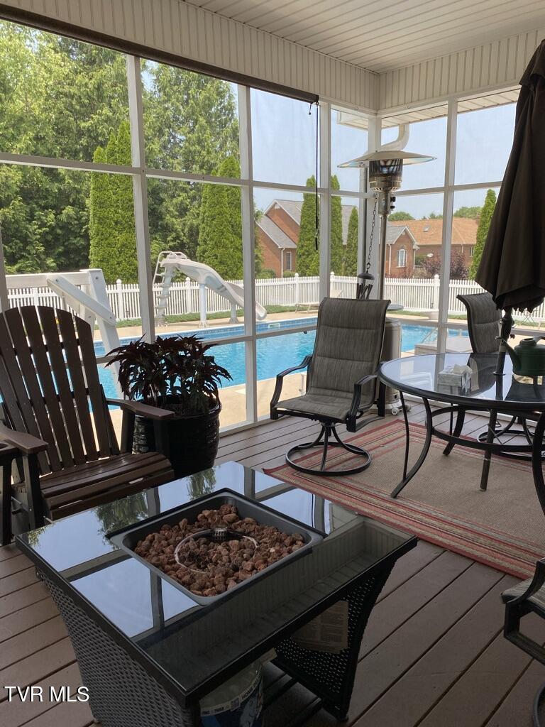 Greeneville, Tennessee, 37745, United States, 5 Bedrooms Bedrooms, ,5 BathroomsBathrooms,Residential,For Sale,2012581