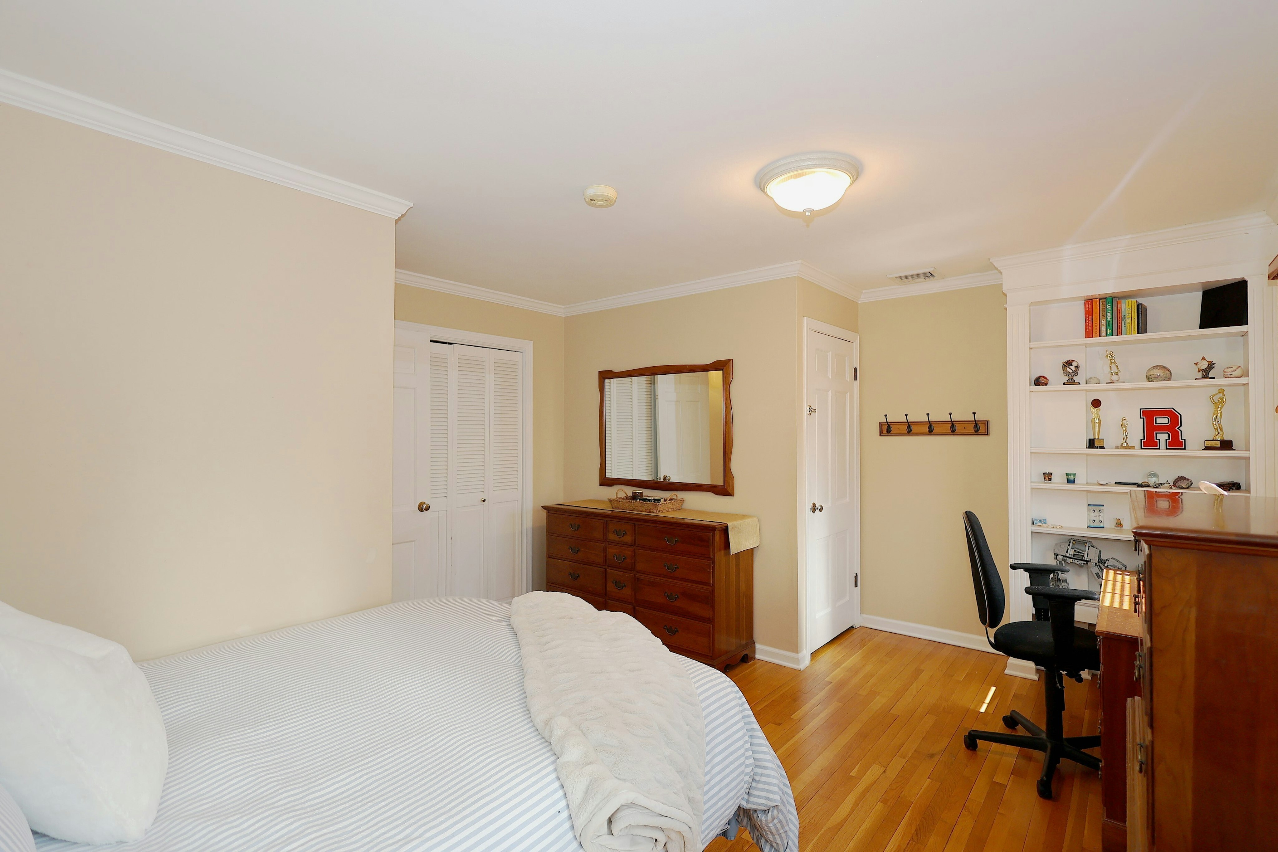  Classic New England Colonial - 物件實景