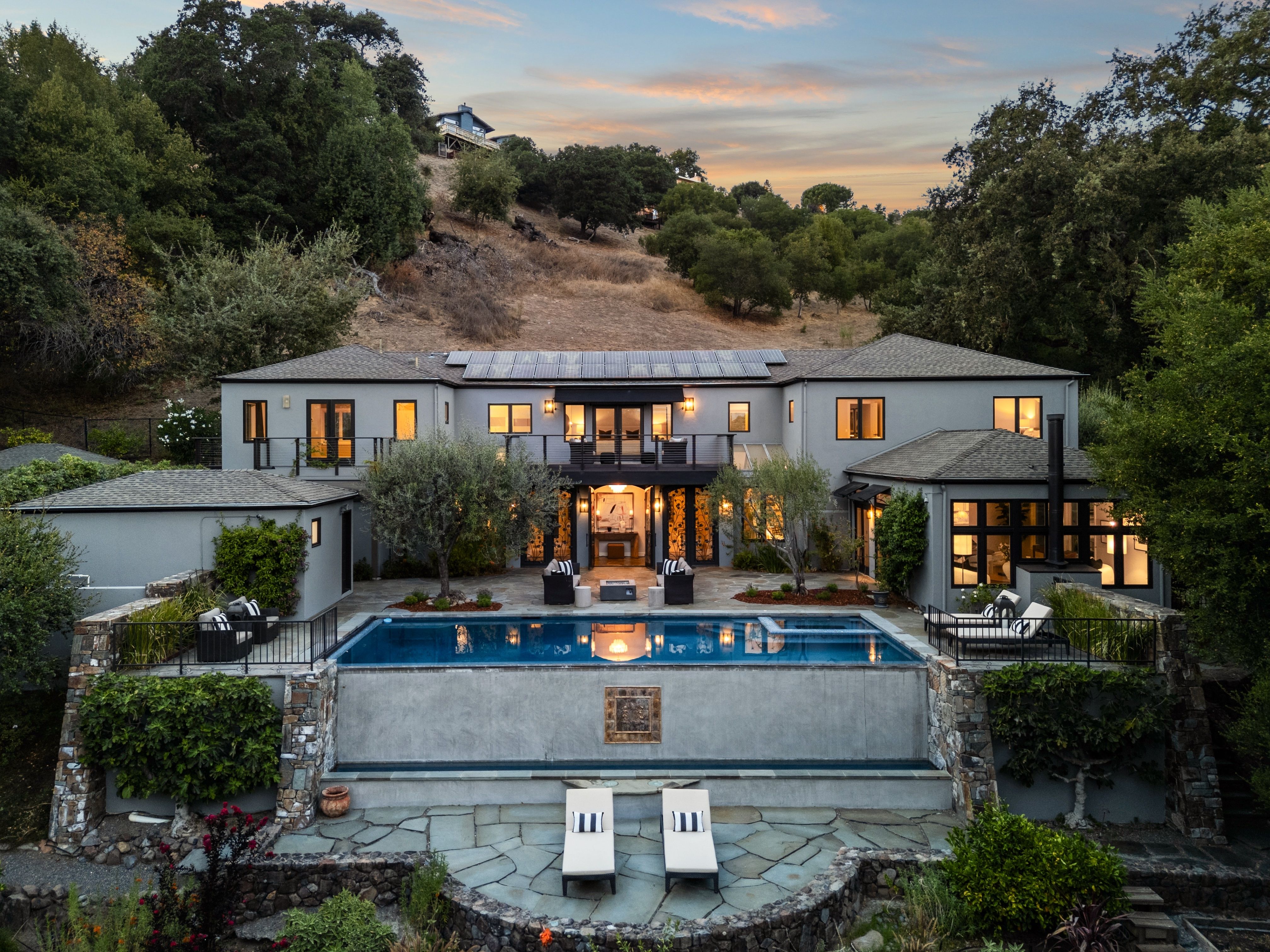  Resort Living in Sorich Park — Gated Mediterranean Estate With Pool and Views - 物件實景