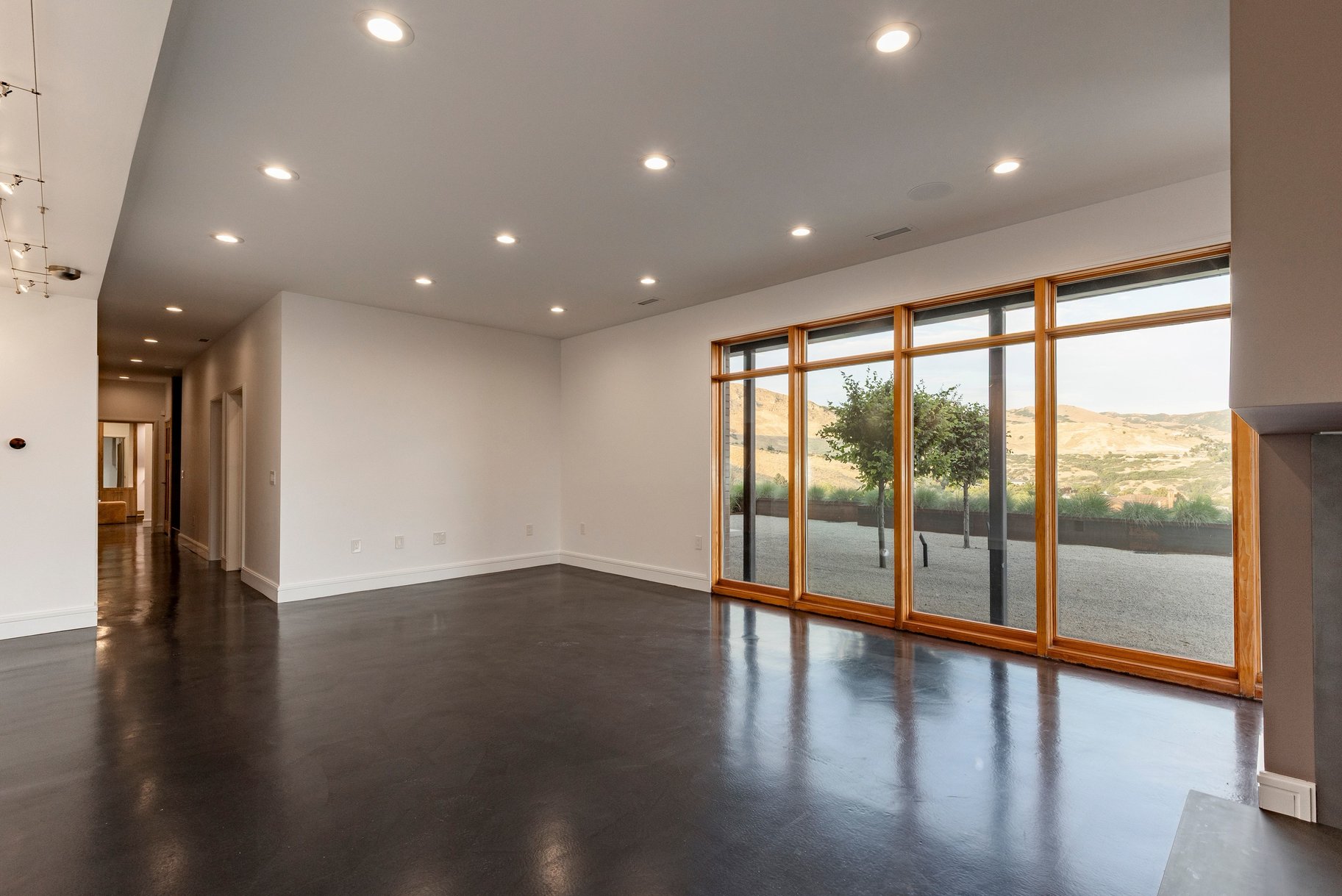  Stunning Contemporary Home with Commanding Views - 物件實景