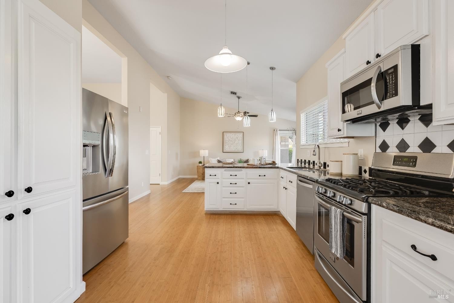 Vacaville, California, 95687, United States, 3 Bedrooms Bedrooms, ,2 BathroomsBathrooms,Residential,For Sale,1932568