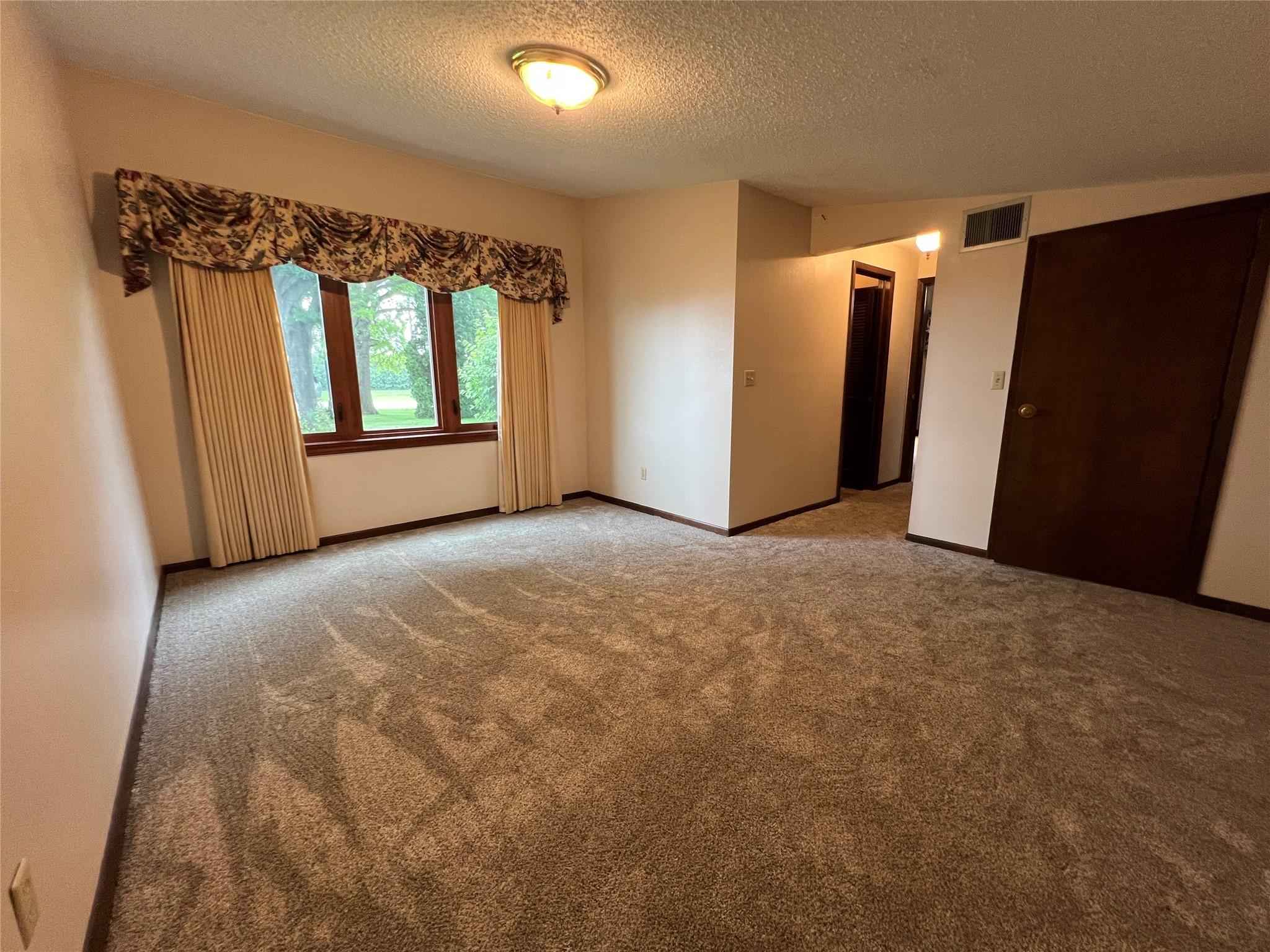 Pella, Iowa, 50219, United States, 3 Bedrooms Bedrooms, ,4 BathroomsBathrooms,Residential,For Sale,1879100