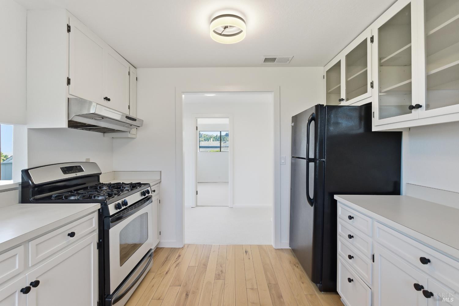 Corte Madera, California, 94925, United States, 6 Bedrooms Bedrooms, ,3 BathroomsBathrooms,Residential,For Sale,1986479