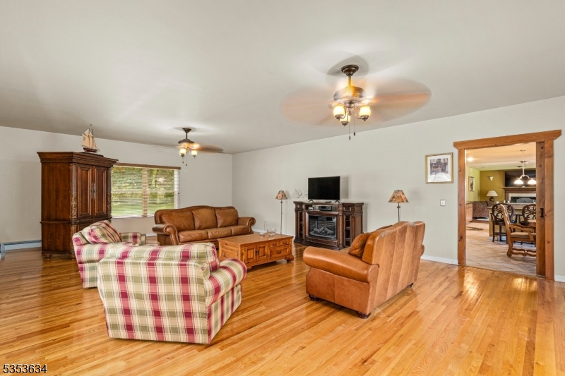 Andover Twp., New Jersey, 07821, United States, 4 Bedrooms Bedrooms, ,3 BathroomsBathrooms,Residential,For Sale,1793413