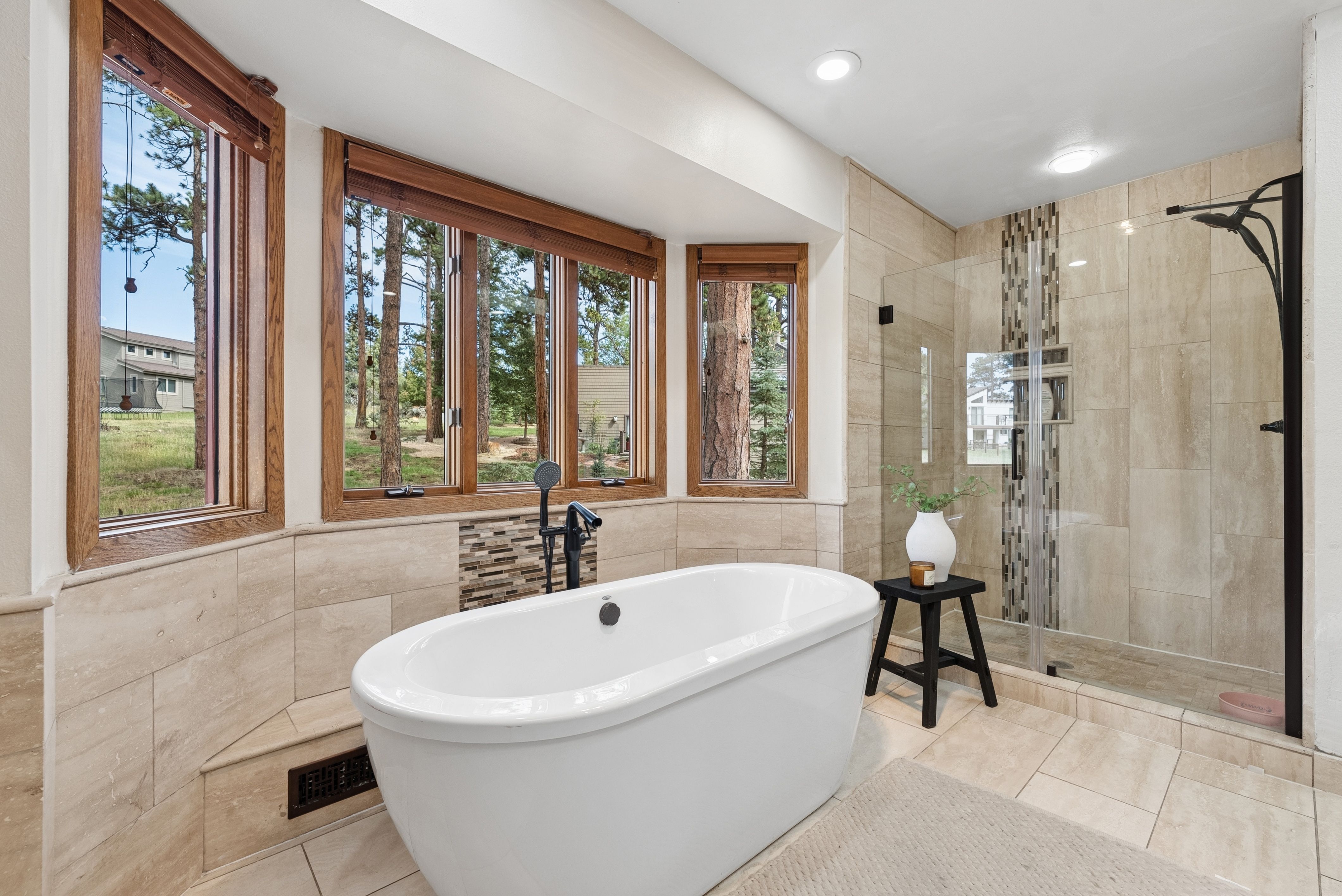  Beautiful Genesee Home With Over 4,500 Finished Sq Ft with Walk Out Basement - 物件實景