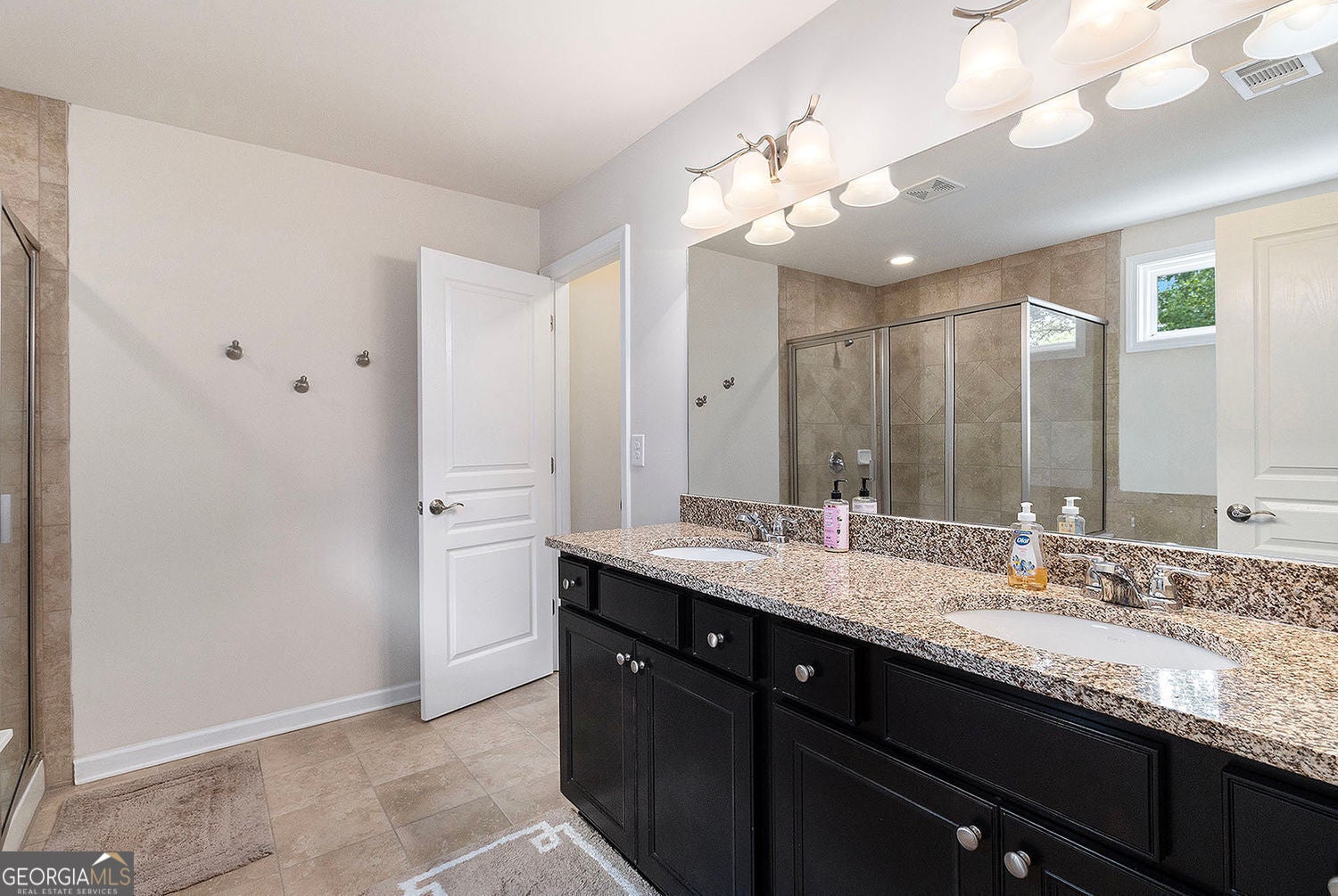 Cumming, Georgia, 30040, United States, 5 Bedrooms Bedrooms, ,5 BathroomsBathrooms,Residential,For Sale,1922351