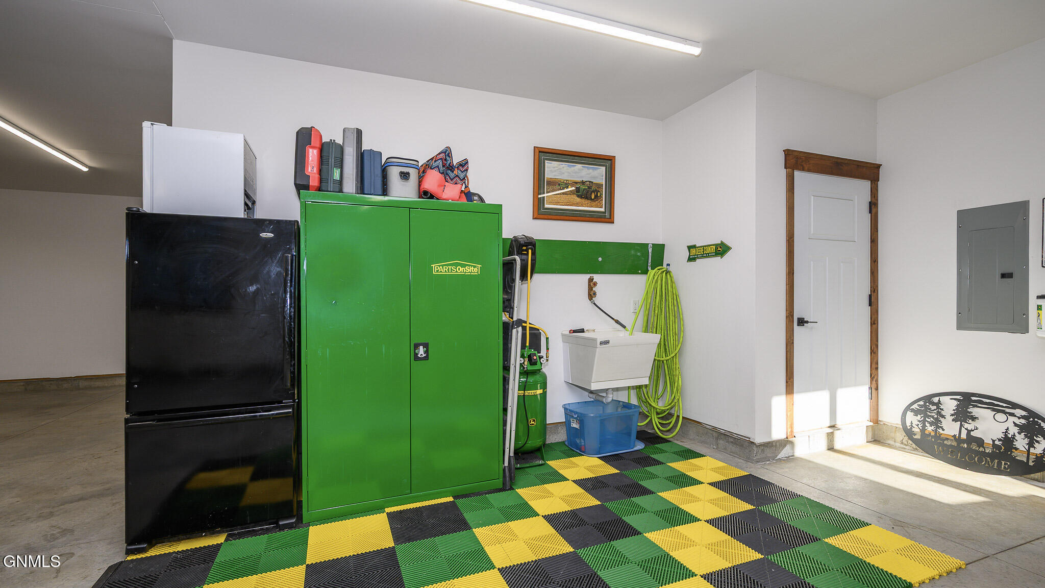 Bismarck, North Dakota, 58503, United States, 3 Bedrooms Bedrooms, ,3 BathroomsBathrooms,Residential,For Sale,1995468