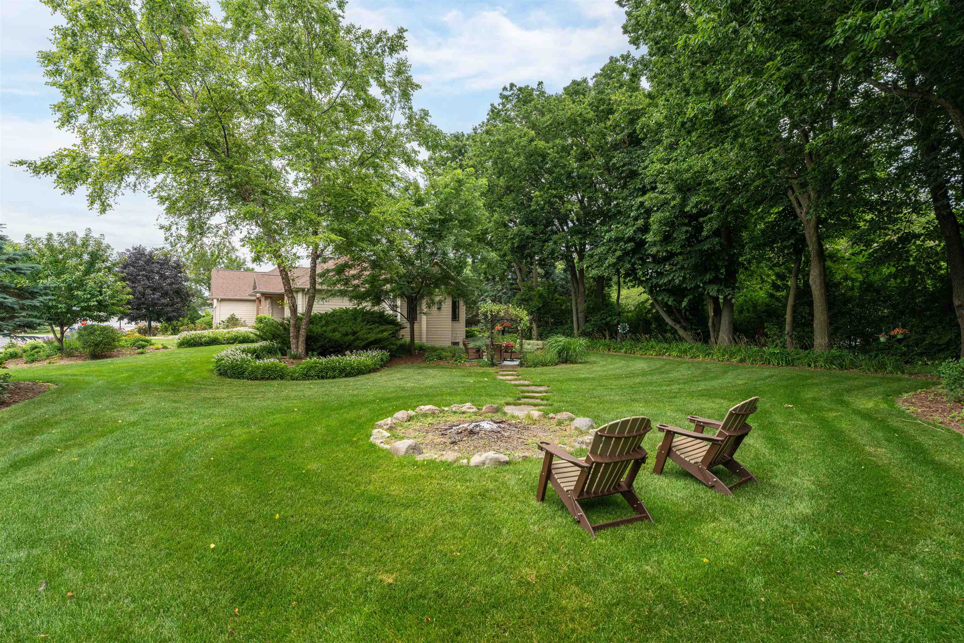 NEENAH, Wisconsin, 54956, United States, 3 Bedrooms Bedrooms, ,2 BathroomsBathrooms,Residential,For Sale,1913087