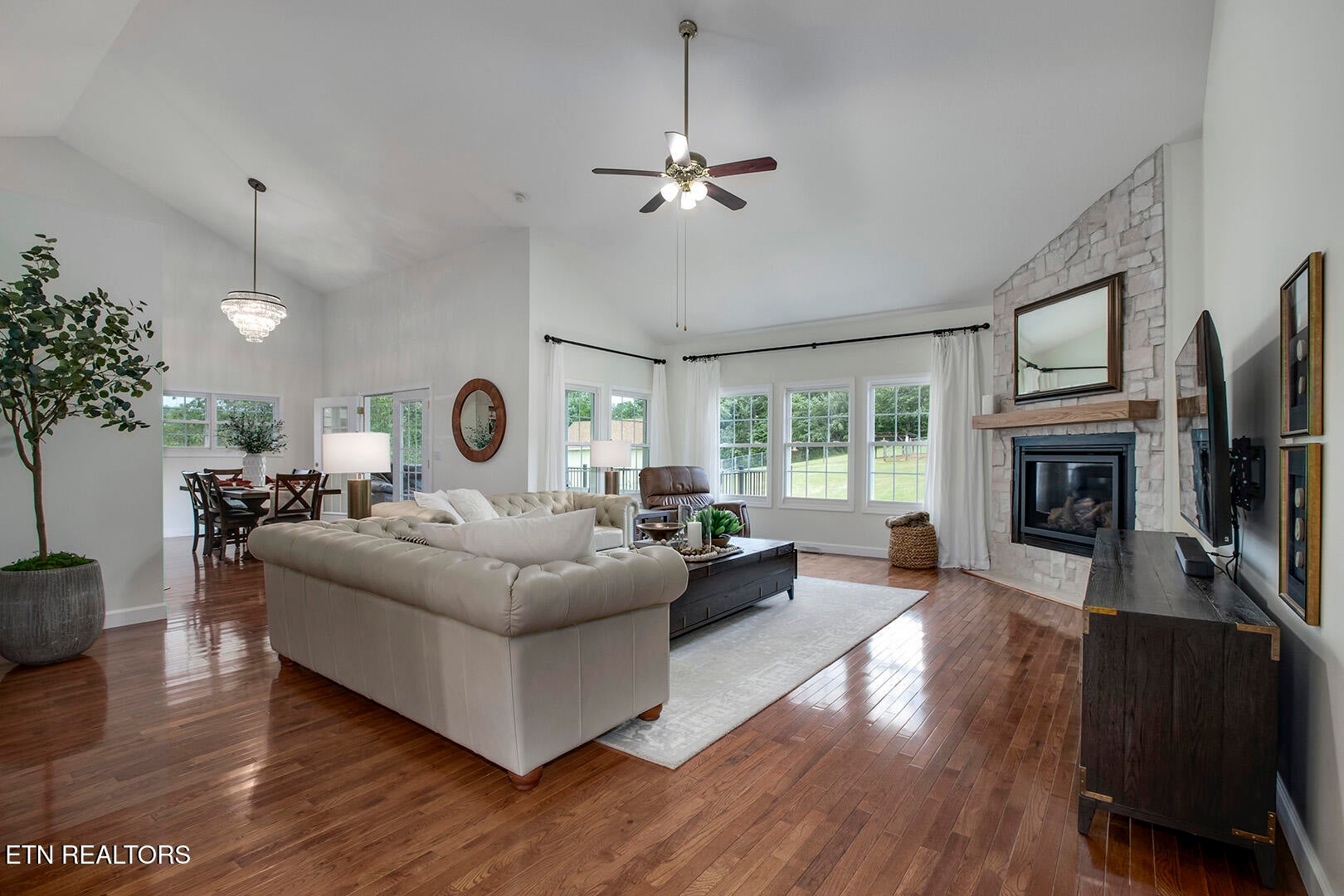 Harriman, Tennessee, 37748, United States, 3 Bedrooms Bedrooms, ,3 BathroomsBathrooms,Residential,For Sale,2011822