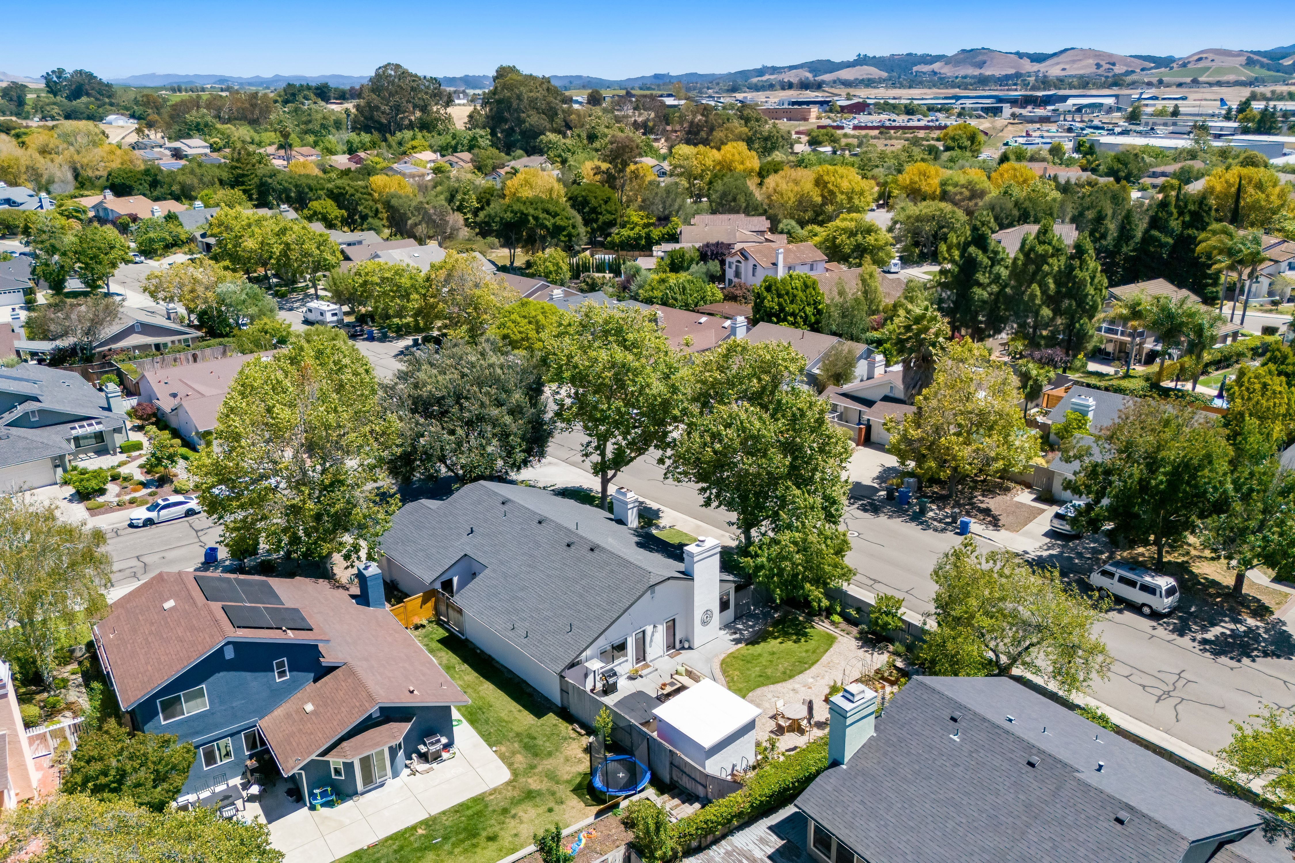  Beautifully Reimagined Corner-Lot Home in French Park - 物件實景