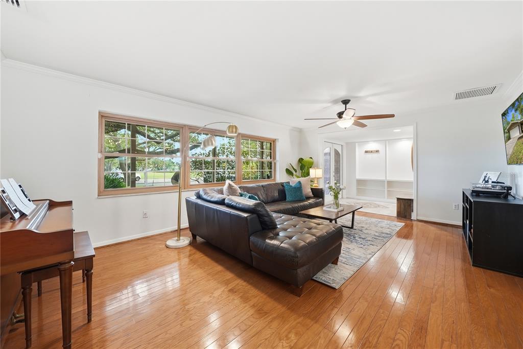 St Petersburg, Florida, 33703, United States, 4 Bedrooms Bedrooms, ,4 BathroomsBathrooms,Residential,For Sale,2002188