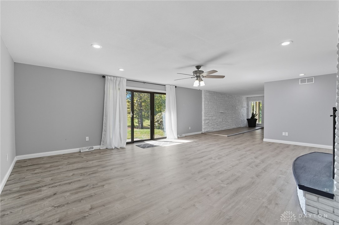 Brookville, Ohio, 45309, United States, 3 Bedrooms Bedrooms, ,4 BathroomsBathrooms,Residential,For Sale,1995742