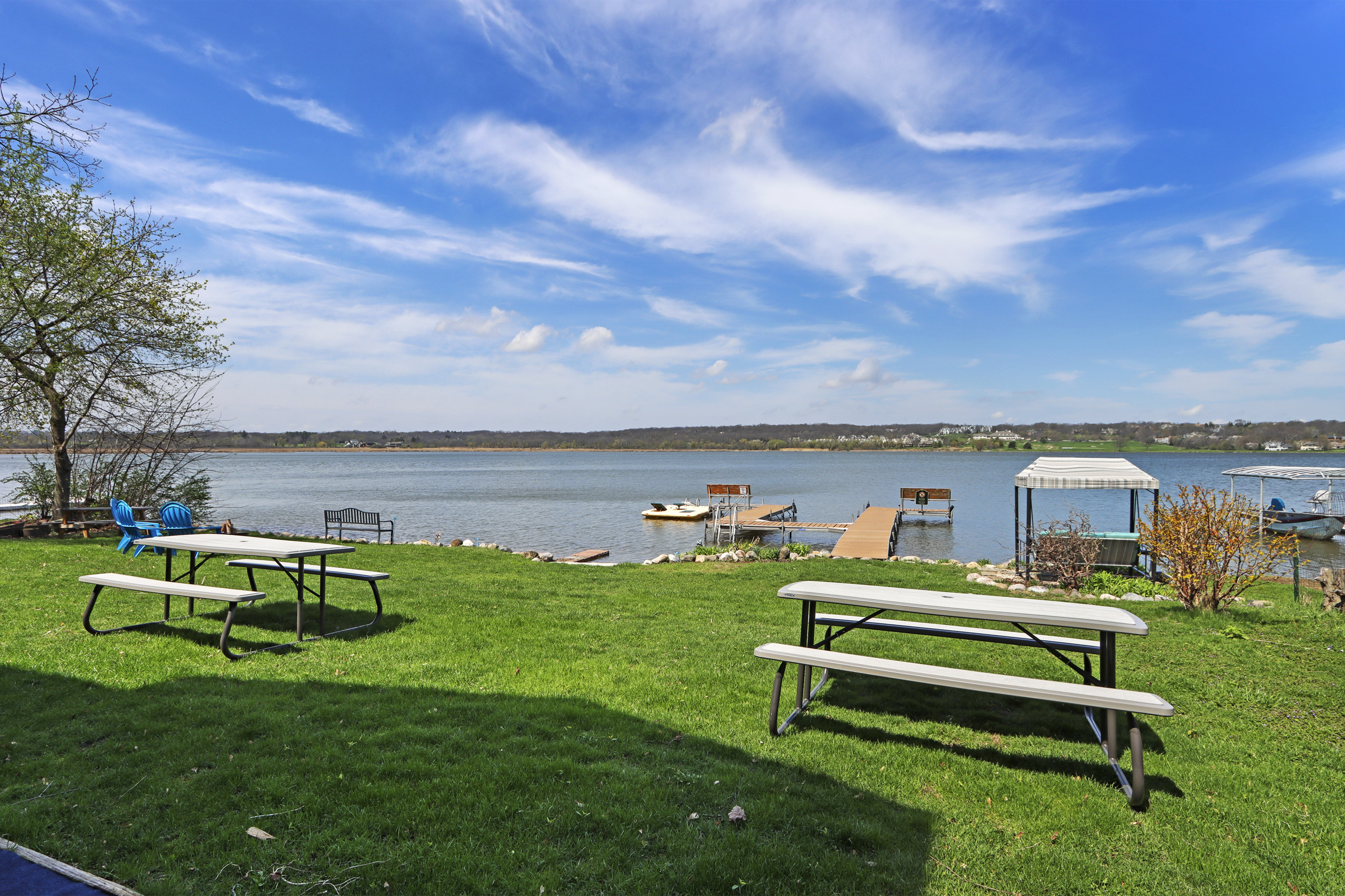  Gracious Lake Como Waterfront Retreat with Proven Rental Income - 物件實景