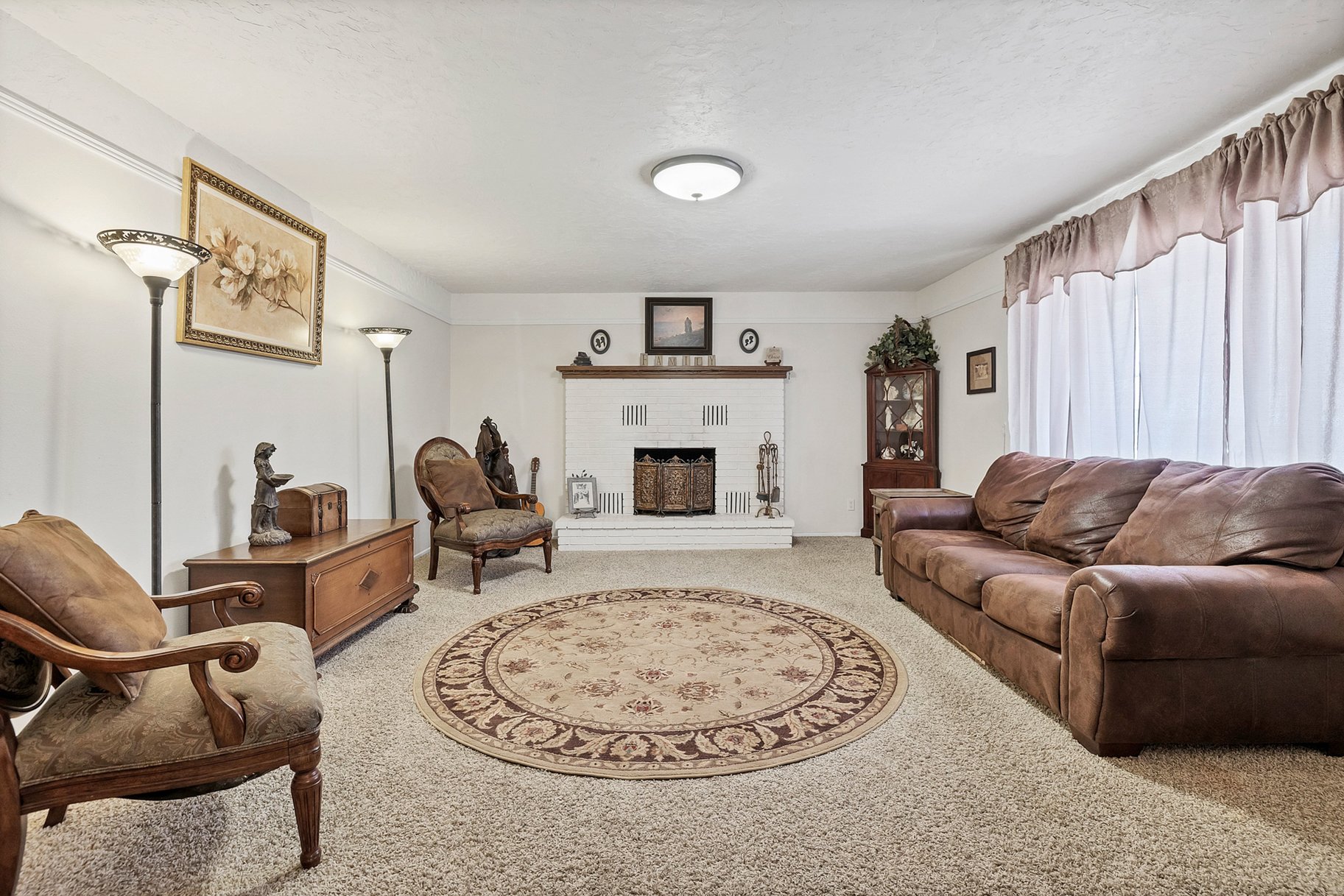  Timeless Bloomington Home in an Established Neighborhood - 物件實景