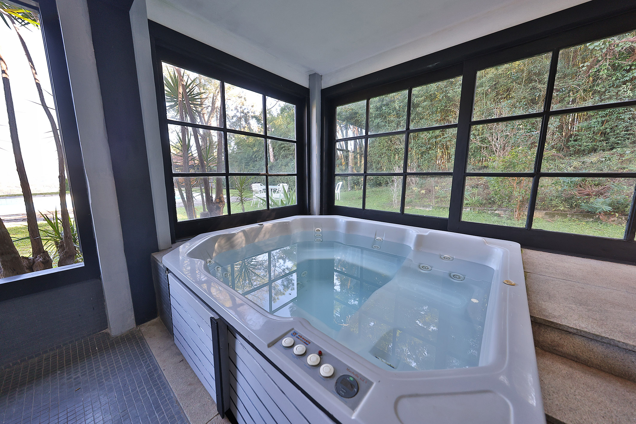  Mountain retreat with comprehensive leisure amenities and guest accommodations - 物件實景