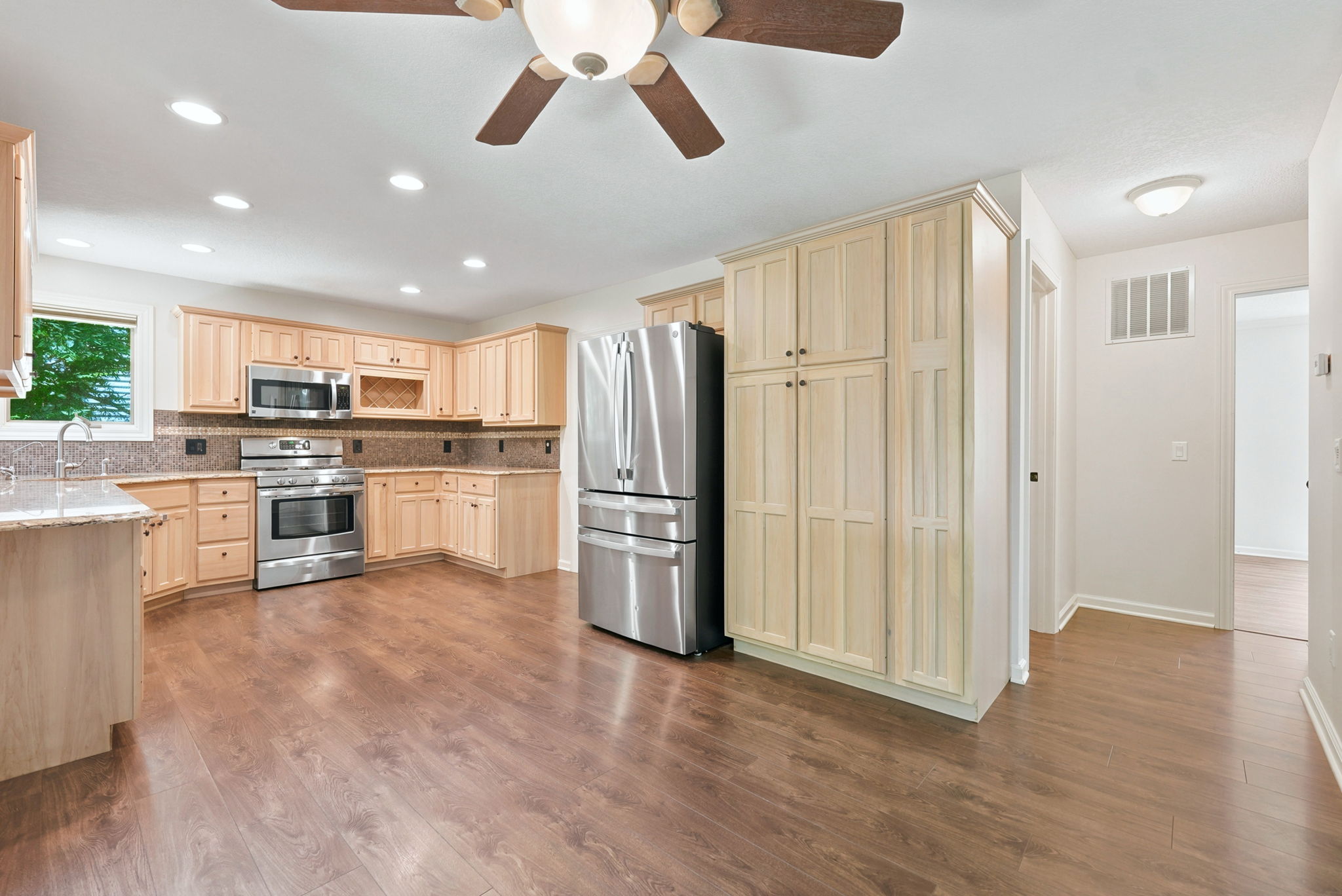  Excellent 3 Bedroom Home with Finished Basement in Fort Wayne - 物件實景